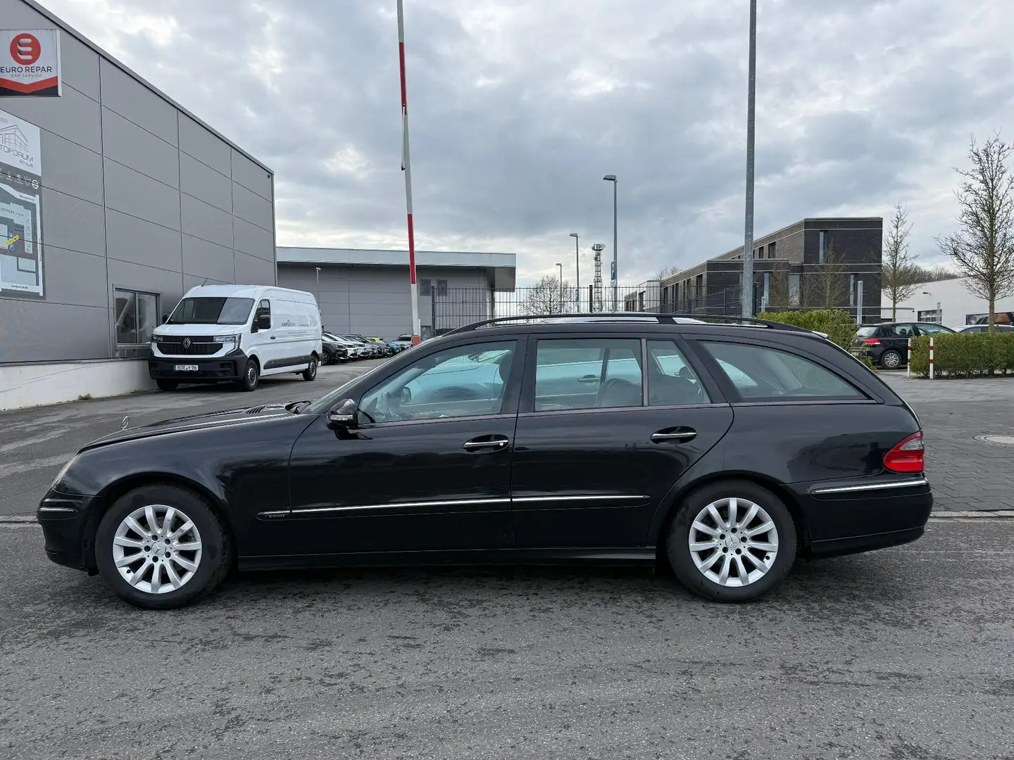 Mercedes-Benz E 220 E 220 CDI Schwarz - 1