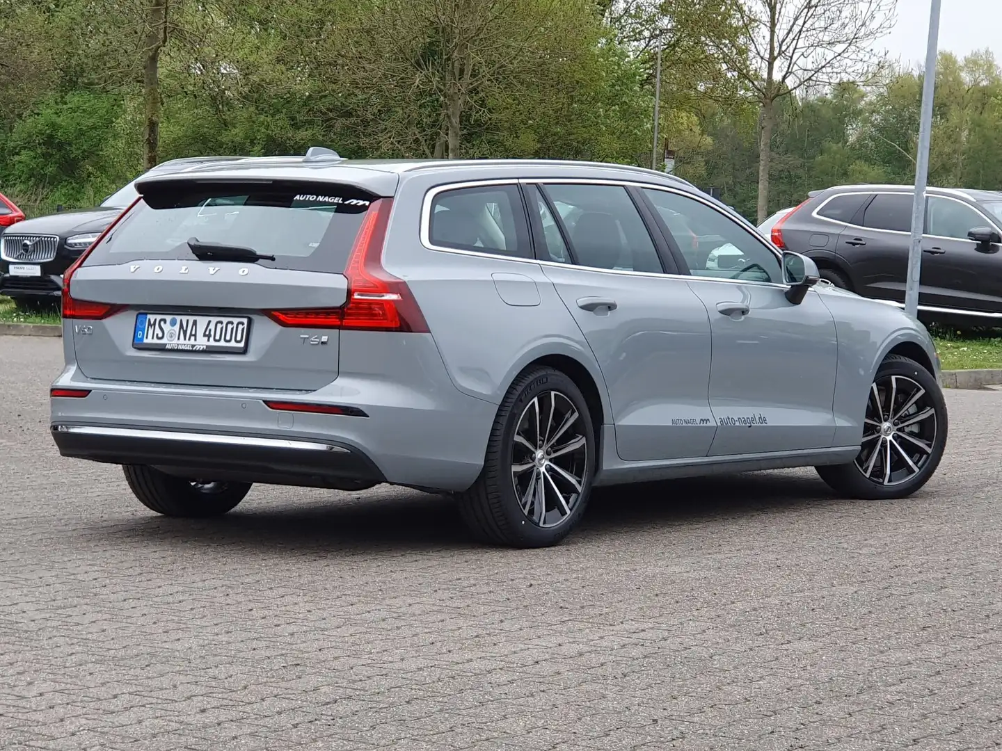 Volvo V60 V60 Recharge T6 Essential AHK|LED| Gris - 2