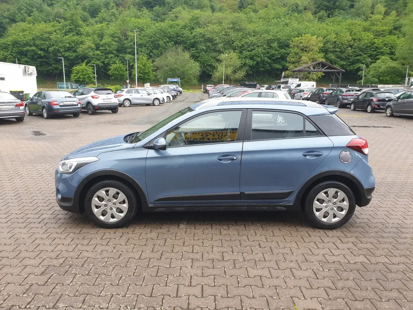 Hyundai i20 Aktiv SONDERMODELL Klima PDC FREISPRECHEINR. Bleu - 1