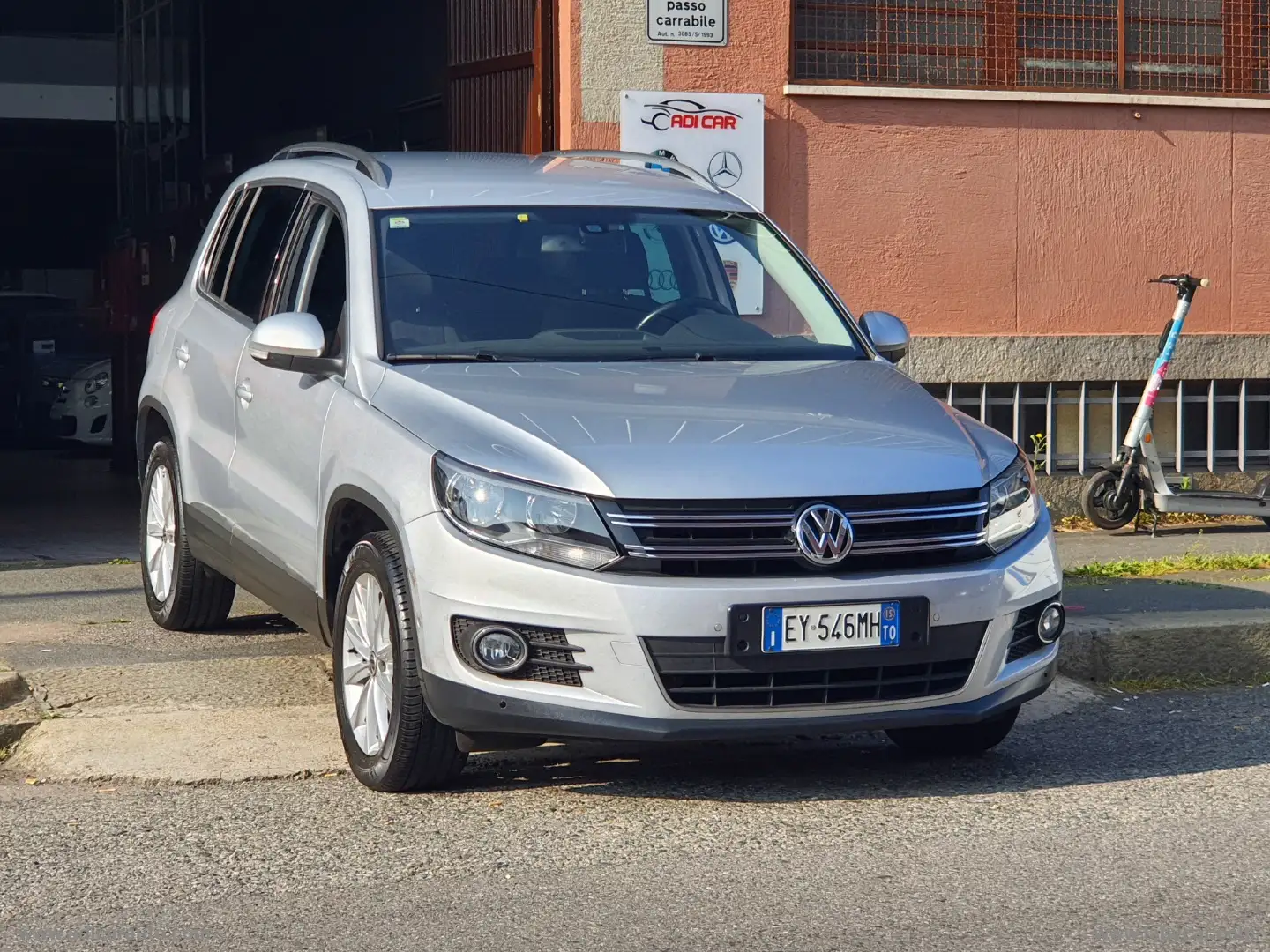 Volkswagen Tiguan 2.0 TDI 140 4MOT. DSG Sport&Style Grigio - 1