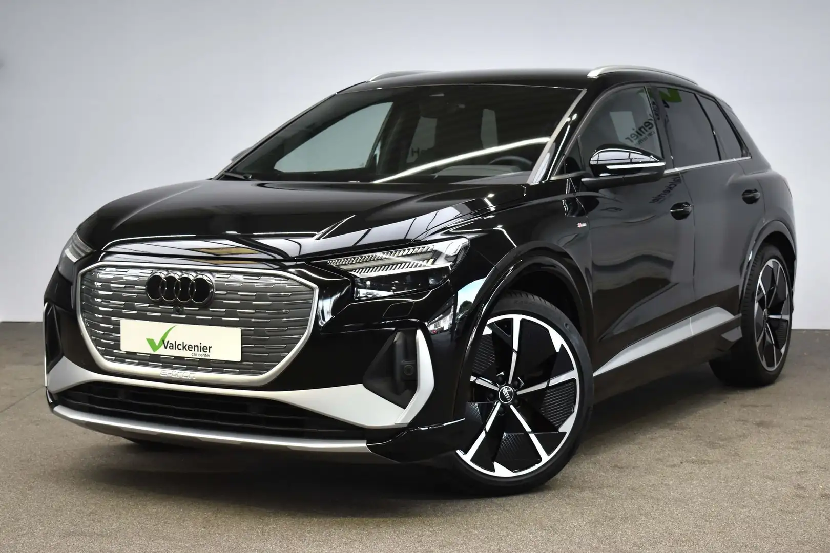 Audi Q4 e-tron 55 kWh 35 S-Line/Valckenier Car Center Asse Black - 1