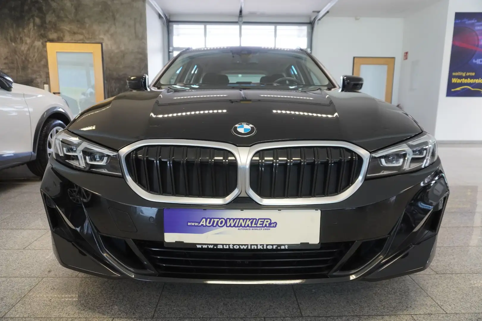 BMW 320 d 48 V xDrive Touring Aut./Navi/LED/PDC Schwarz - 2