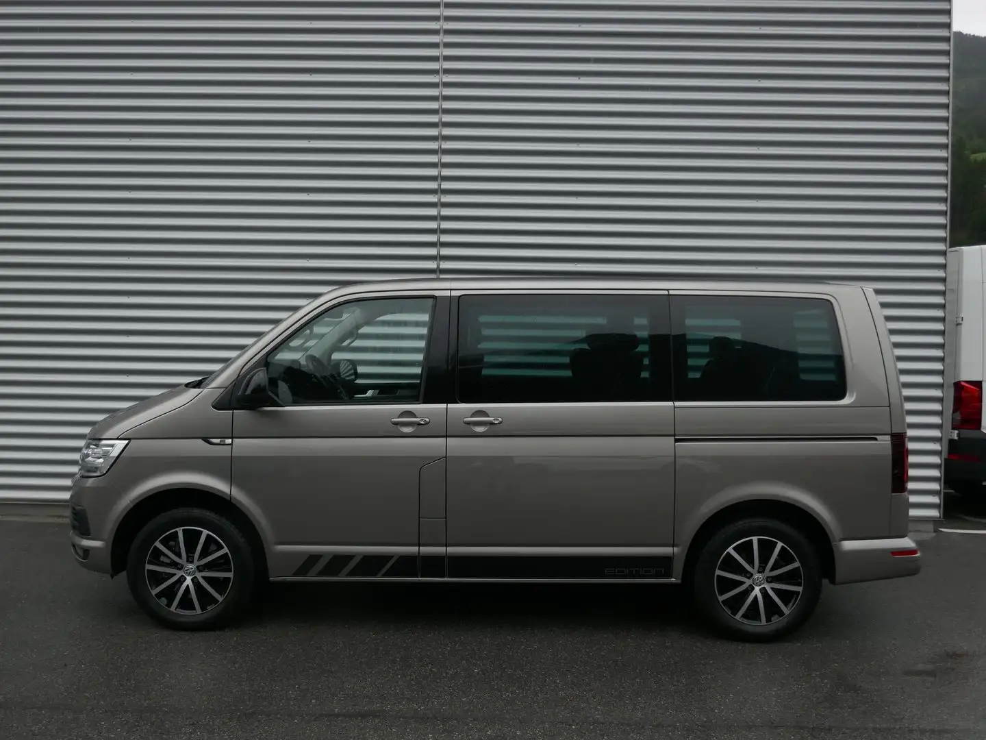 Volkswagen T6 Multivan VW T6 Multivan Edition TDI 4MOTION Braun - 2