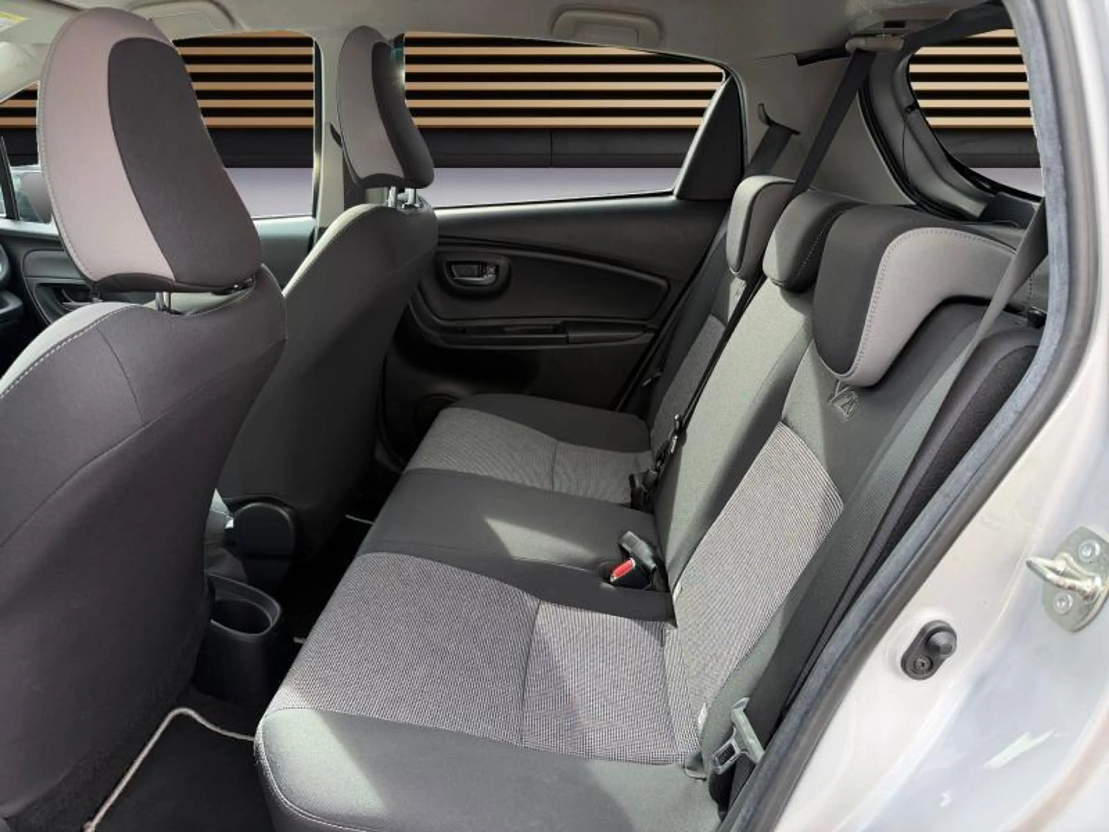 Toyota Yaris Y20 — photo 12