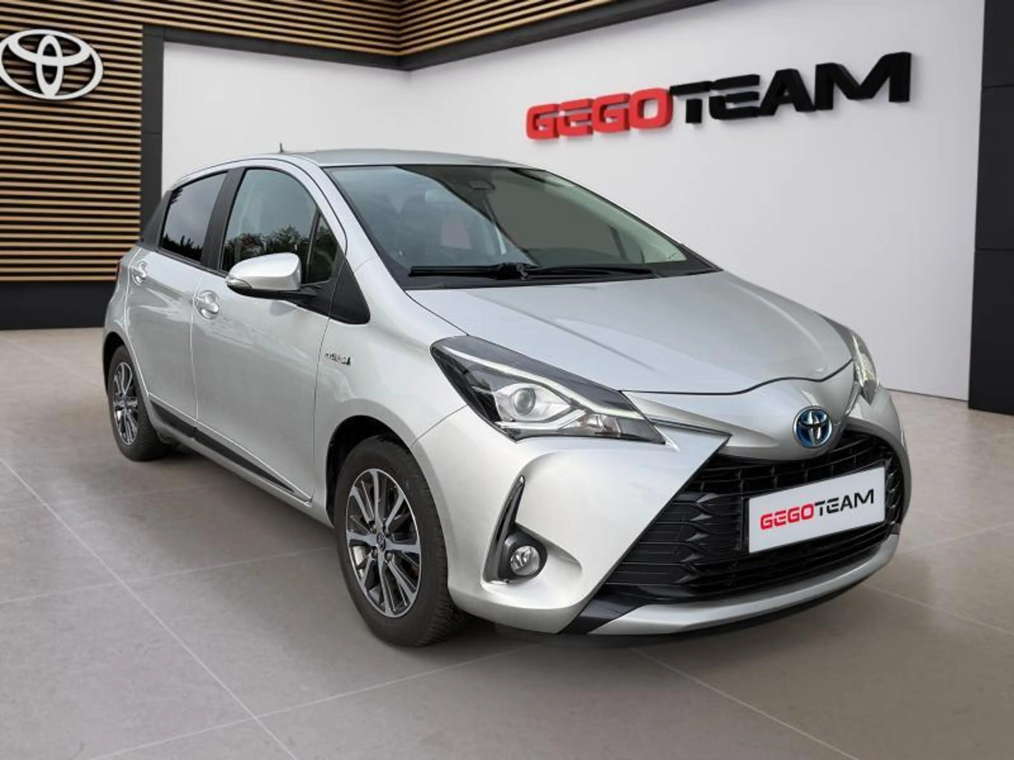 Toyota Yaris Y20 — photo 8
