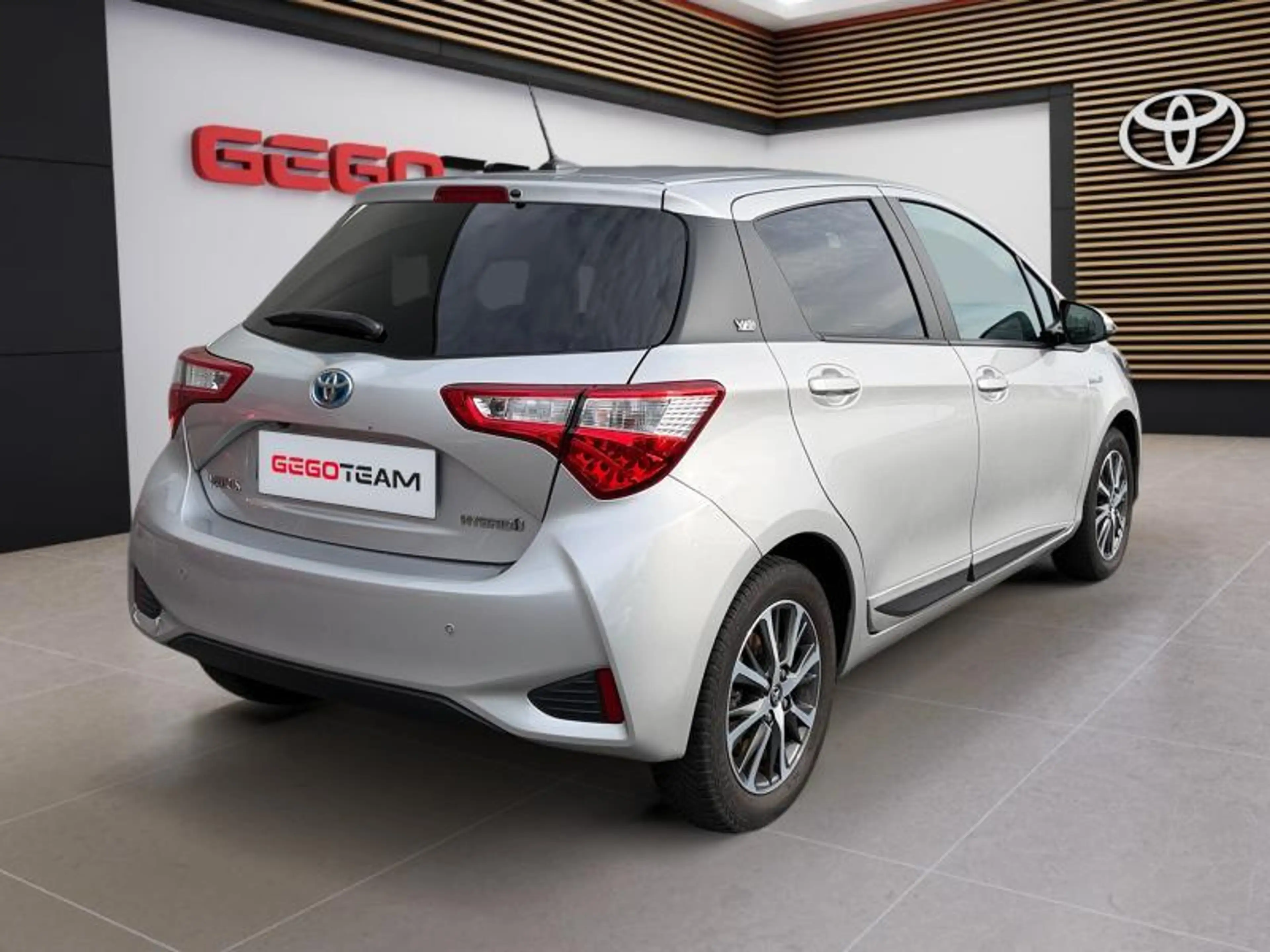 Toyota Yaris Y20 — photo 6