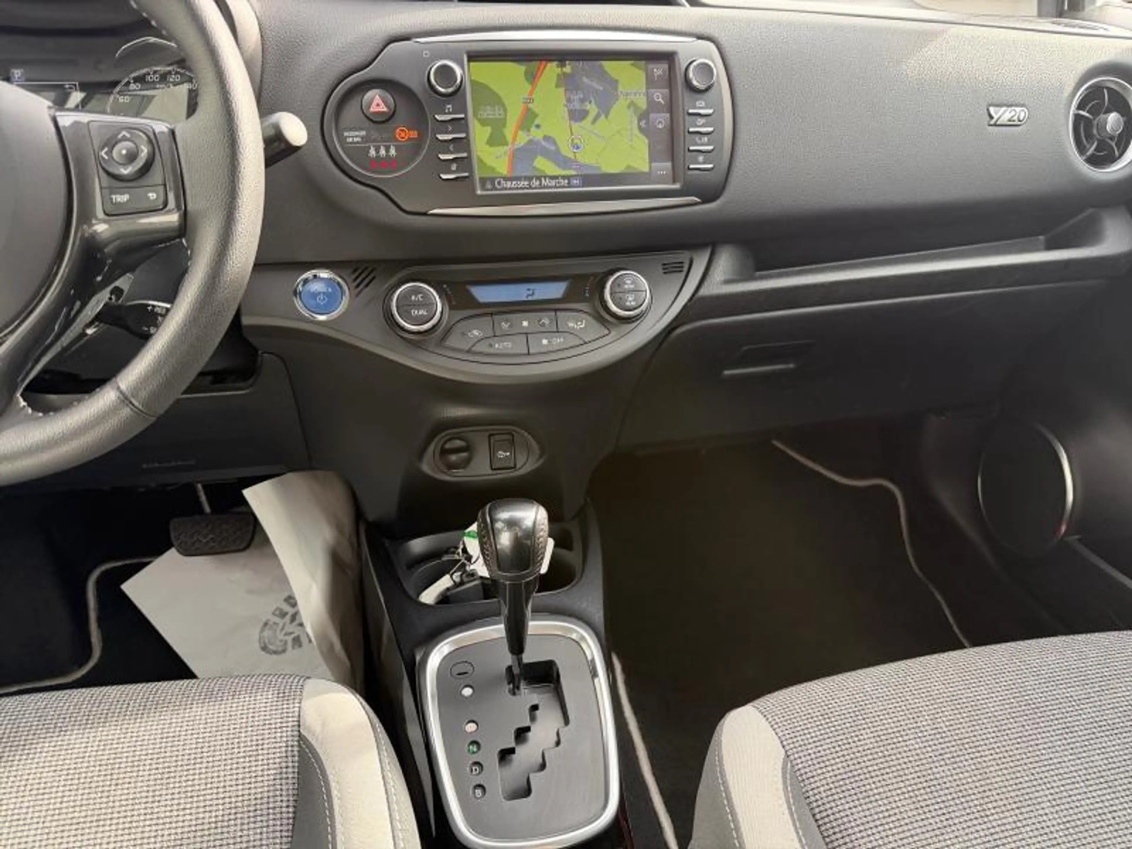 Toyota Yaris Y20 — photo 14