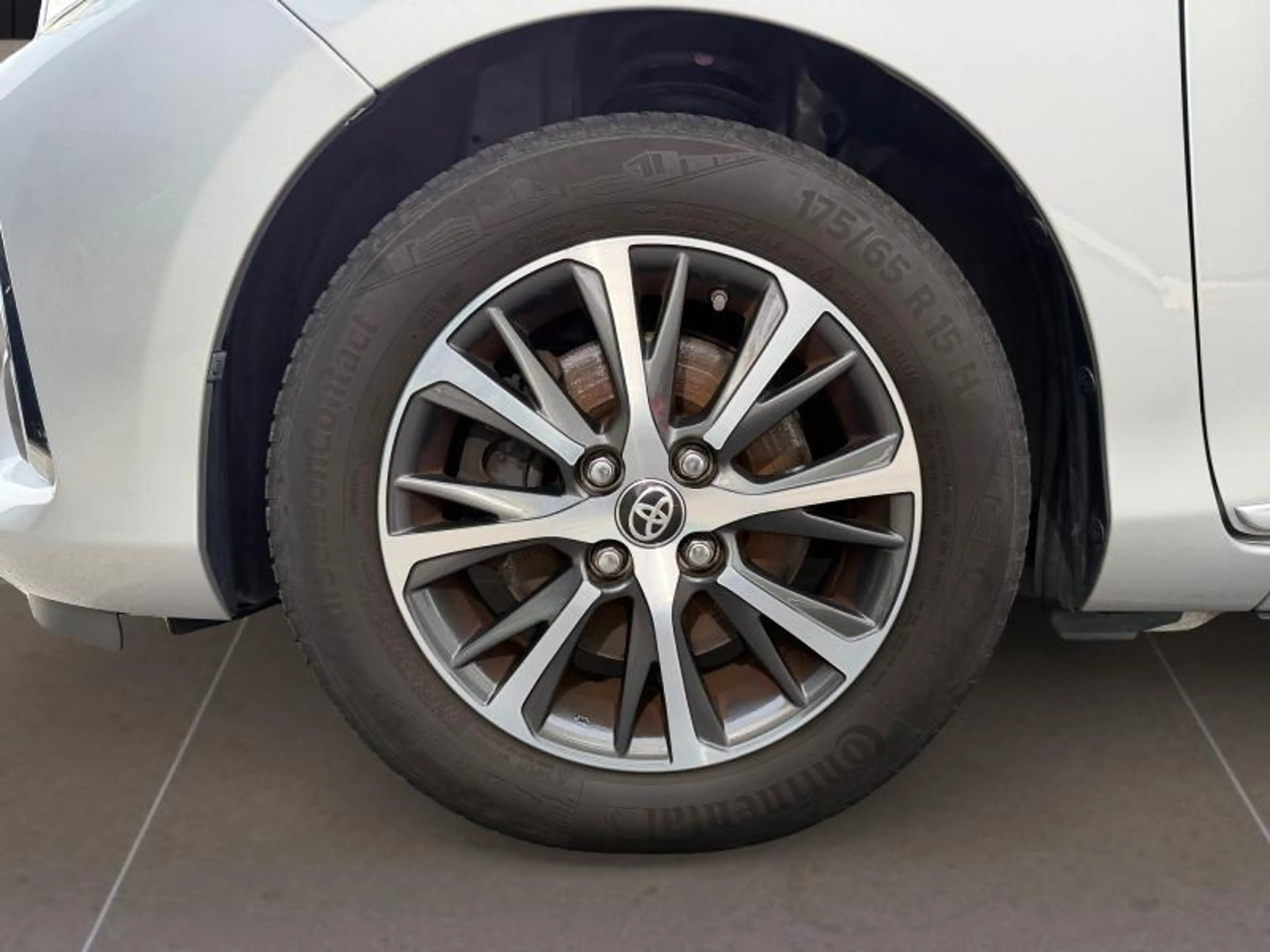 Toyota Yaris Y20 — photo 2
