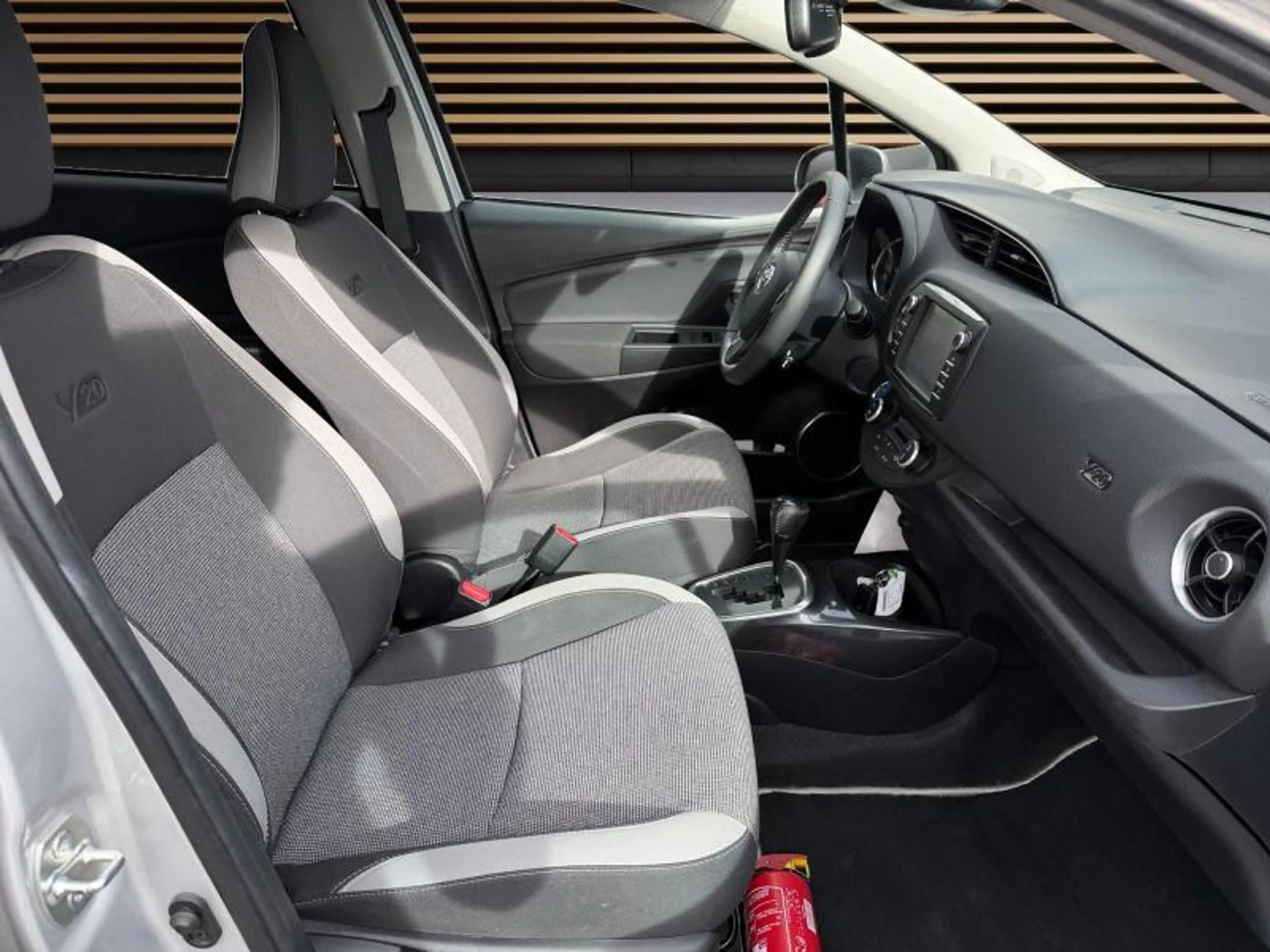 Toyota Yaris Y20 — photo 11