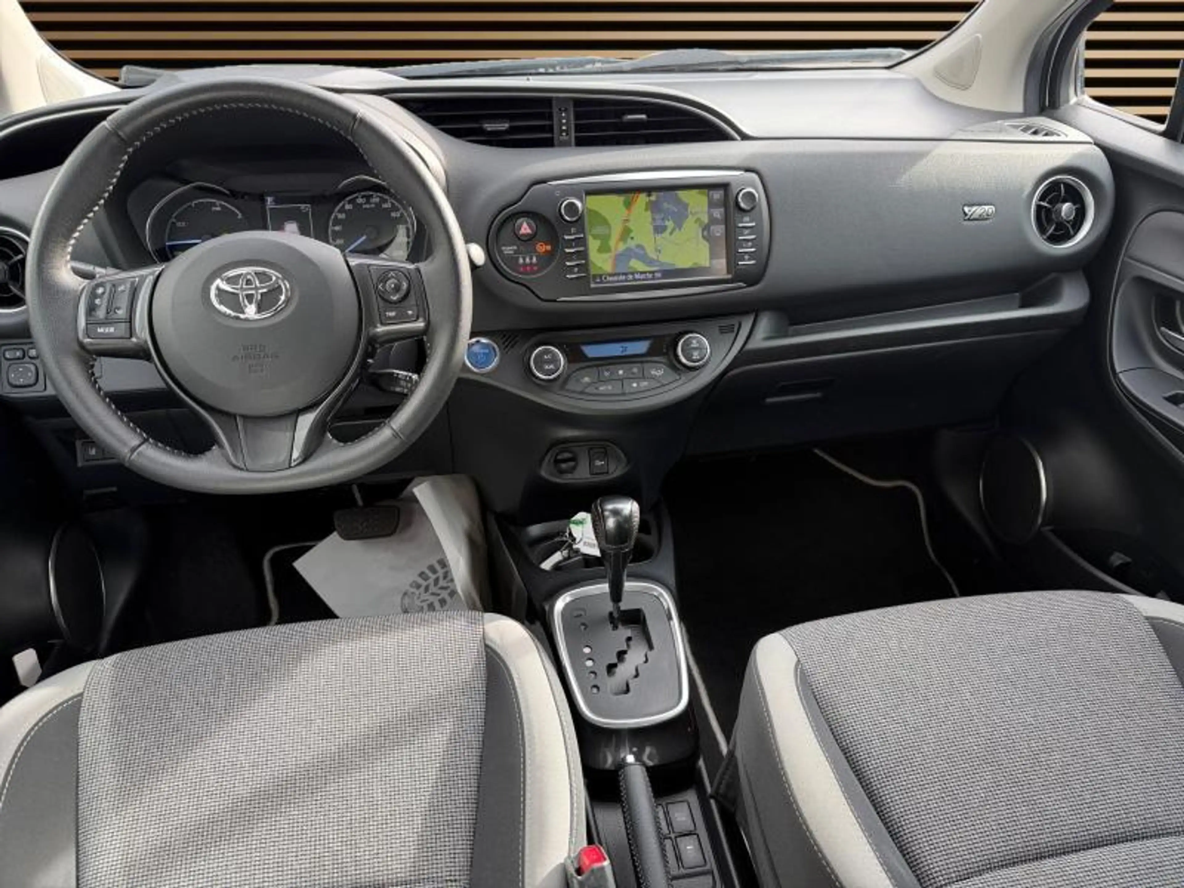Toyota Yaris Y20 — photo 13