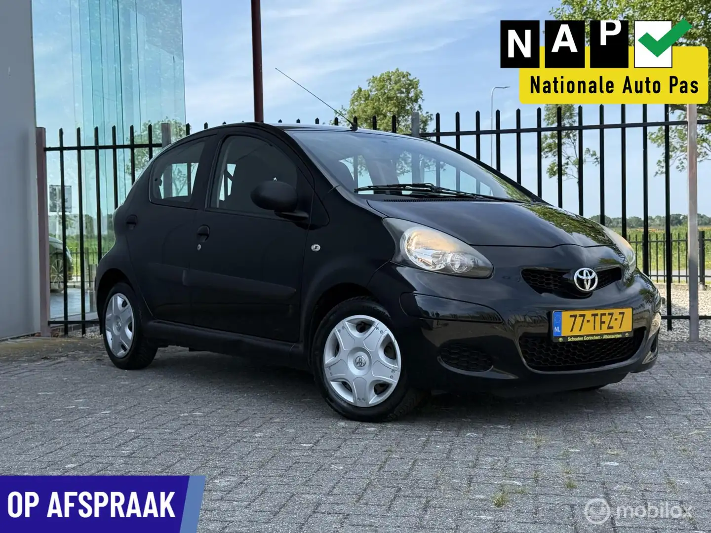 Toyota Aygo 1.0 VVT-i Comfort | Airco | 5 Deurs | Garantie Zwart - 1