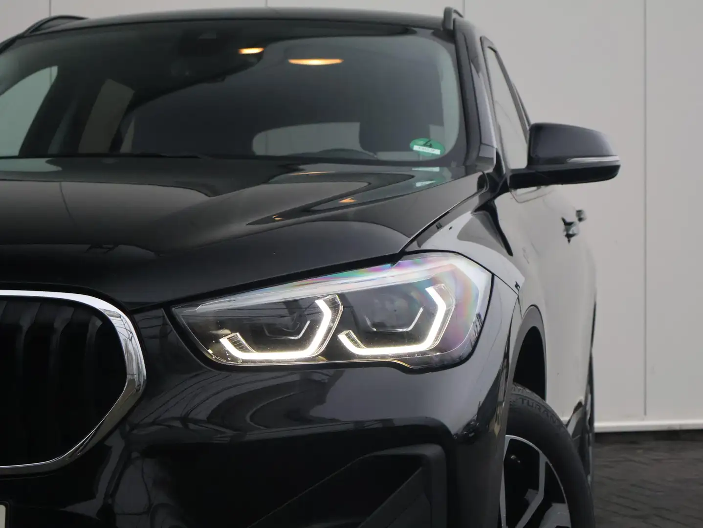 BMW X1 sDrive20i High Executive Achteruitrijcamera/ Stoel Zwart - 2