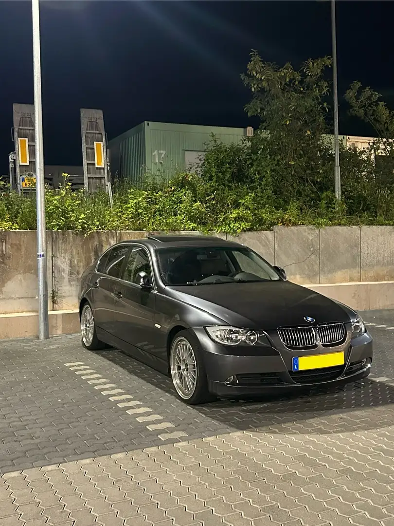 BMW 325 325xi - 1