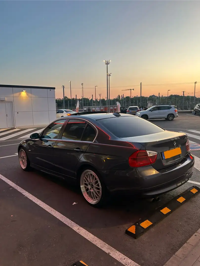 BMW 325 325xi - 2