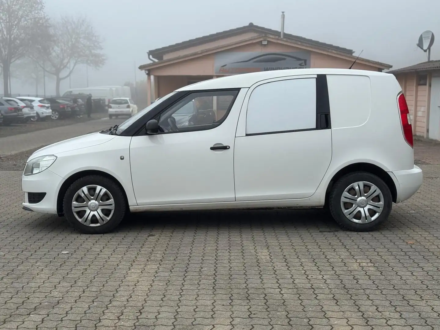 Skoda Praktik 1.2 Kasten Weiß - 2