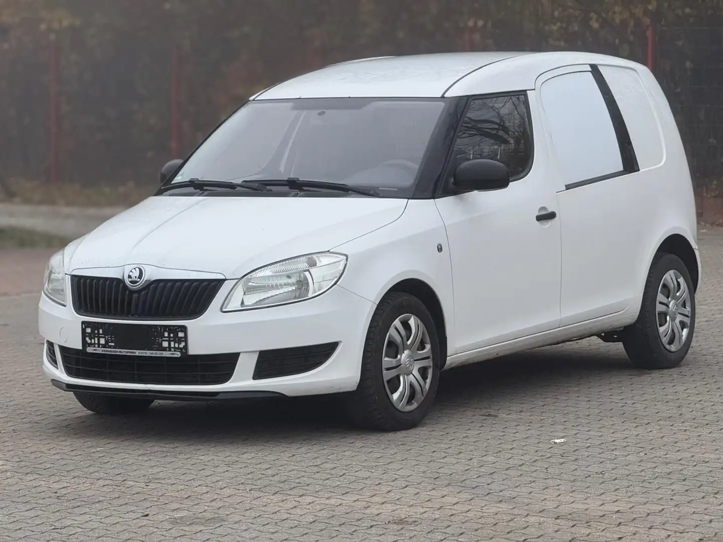 Skoda Praktik 1.2 Kasten Weiß - 1
