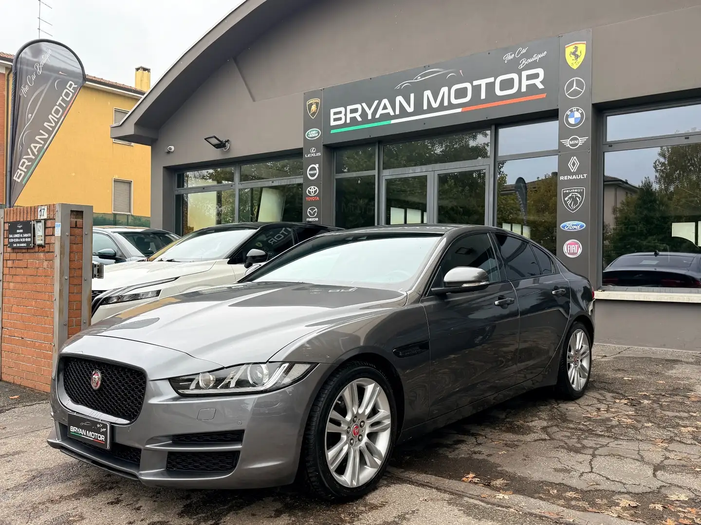 Jaguar XE XE 2.0 D 180 CV AWD aut. Prestige Grigio - 1