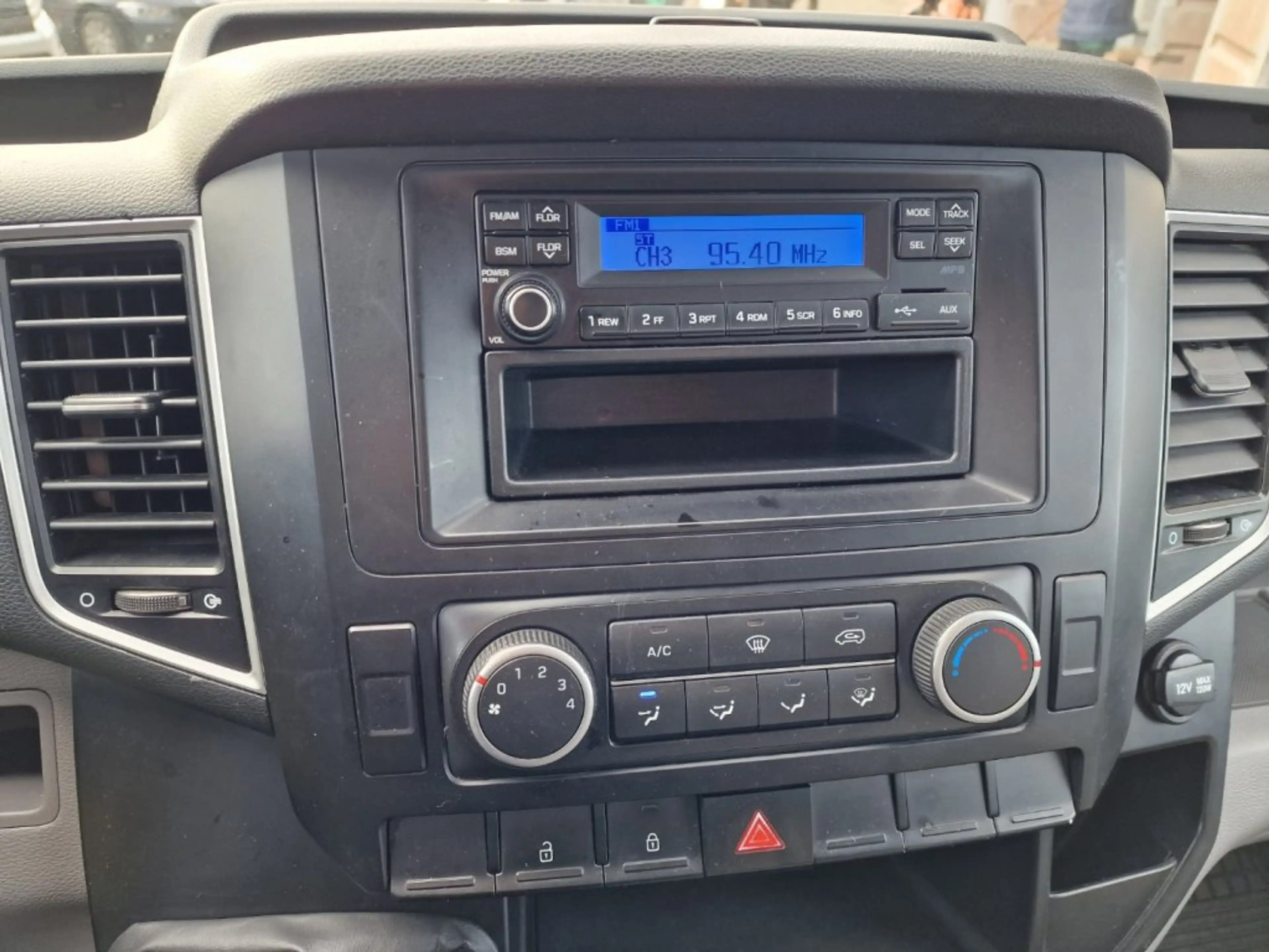 Hyundai H 350 VAN ECO 2,5 CRDi 2WD MT 705m-P1-O1 — photo 12