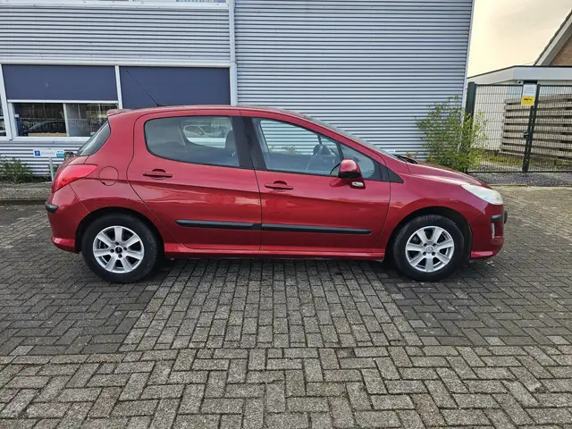 Peugeot 2008 view 9