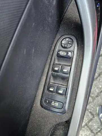 Peugeot 2008 view 14