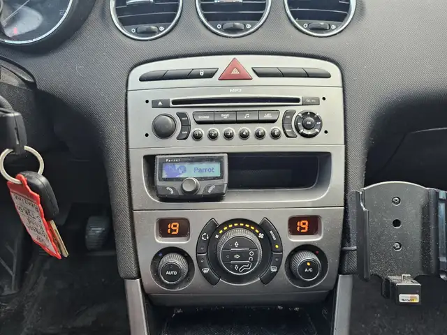 Peugeot 2008 view 11