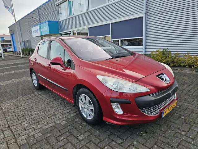 Peugeot 2008 view 2