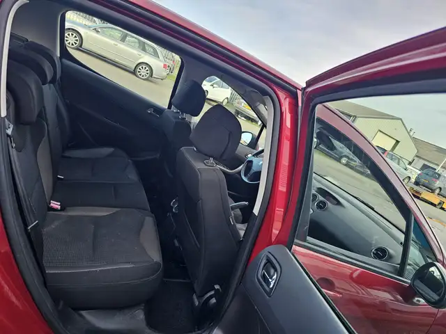 Peugeot 2008 view 15