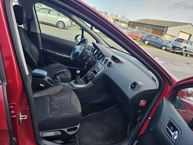 Peugeot 2008 view 12