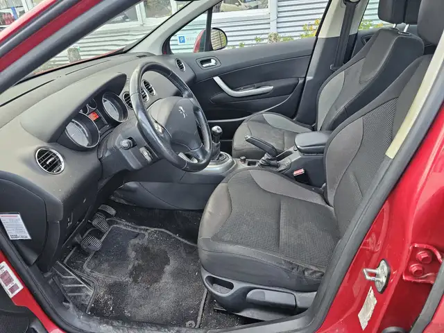Peugeot 2008 view 5