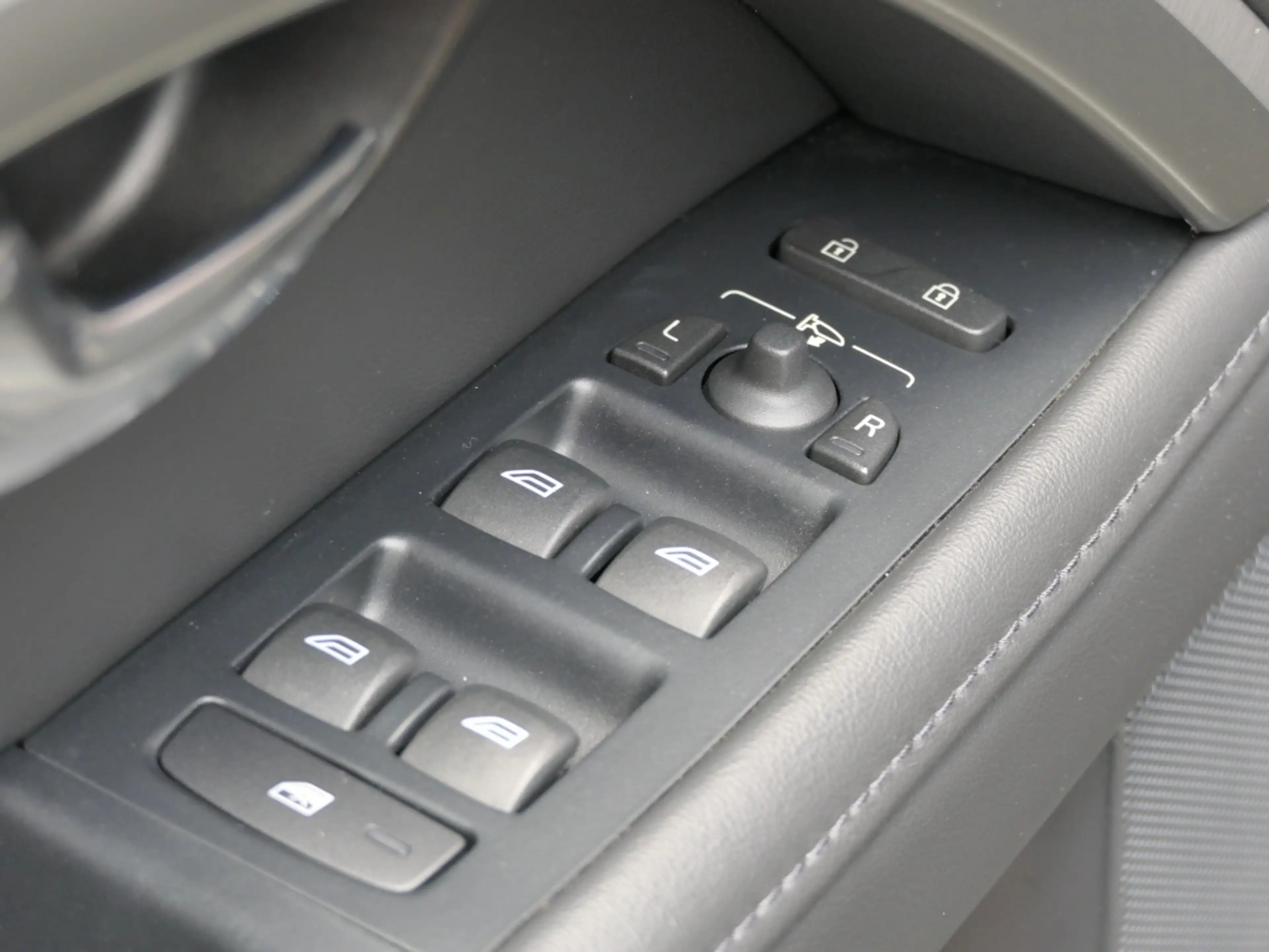 Volvo V70 3.0 T6 AWD Summum Schuifdak / Xenon / Trekhaak / P — photo 14