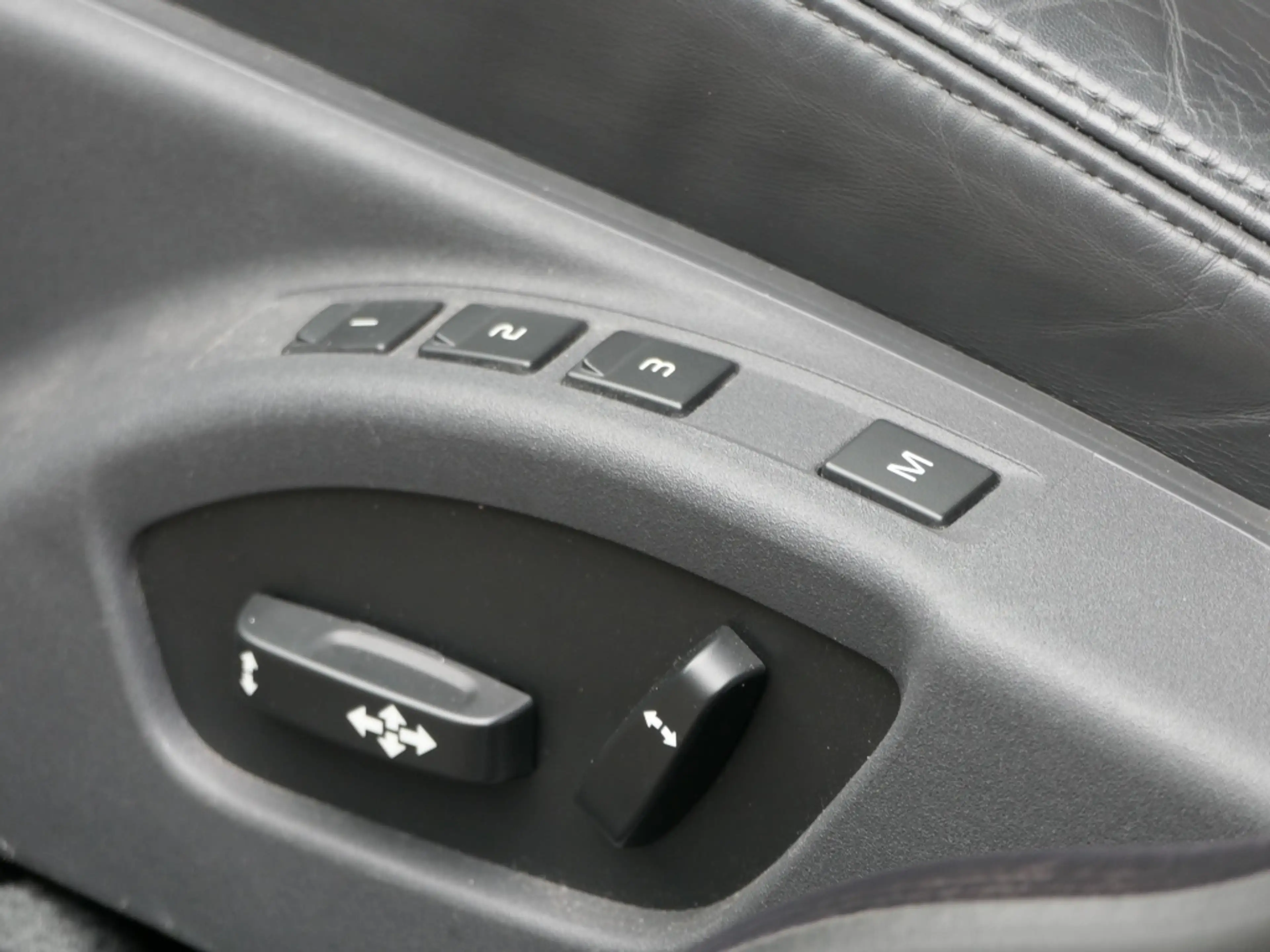 Volvo V70 3.0 T6 AWD Summum Schuifdak / Xenon / Trekhaak / P — photo 15