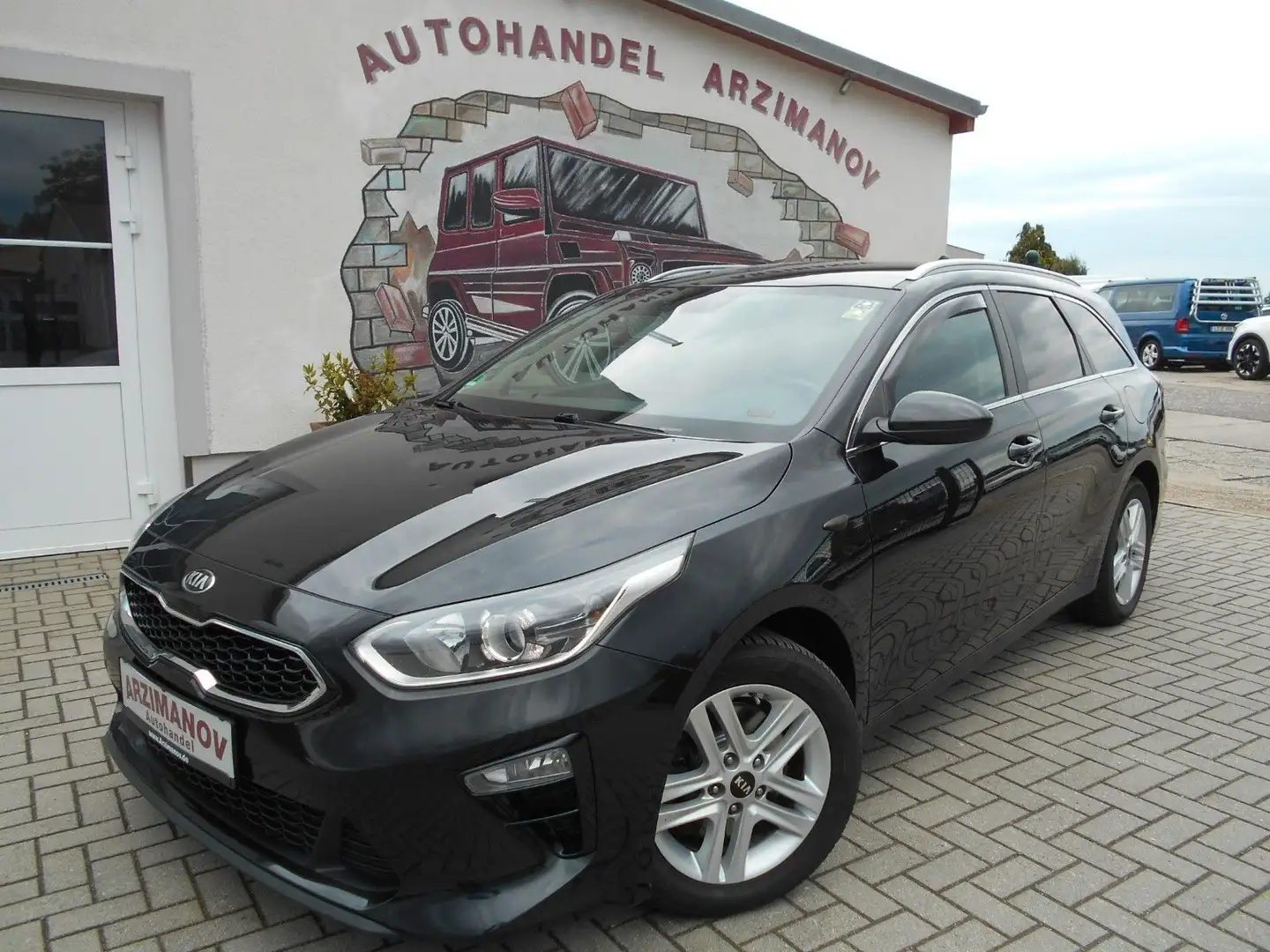 Kia Ceed SW / cee'd SW cee'd 1.6 CRDI Sportswagon Vision AUTOMATIC/NAVI Schwarz - 1