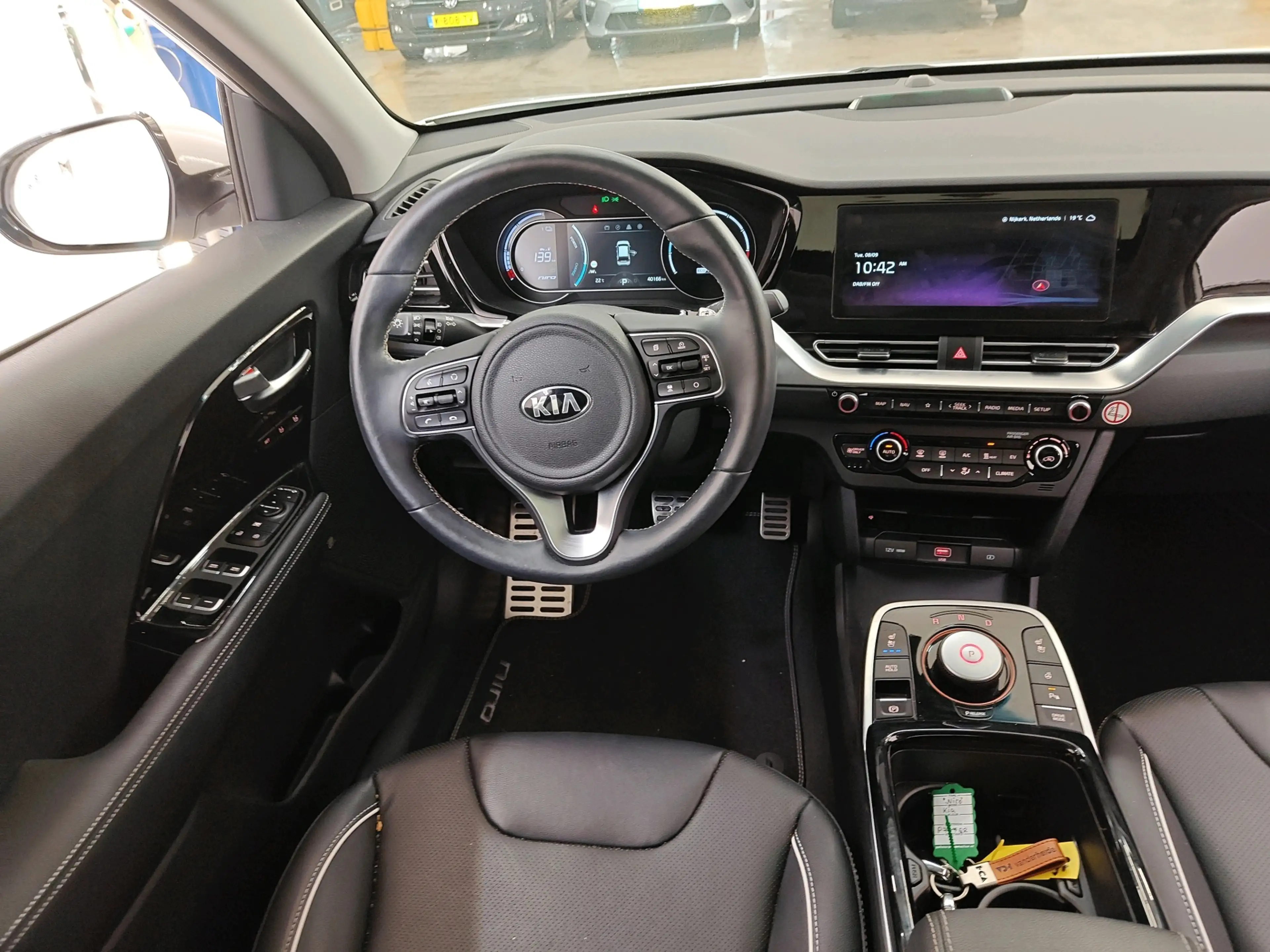 Kia e-Niro 64 kWh 204pk ExecutiveLine | SOH 98% | Schuifdak | — photo 9