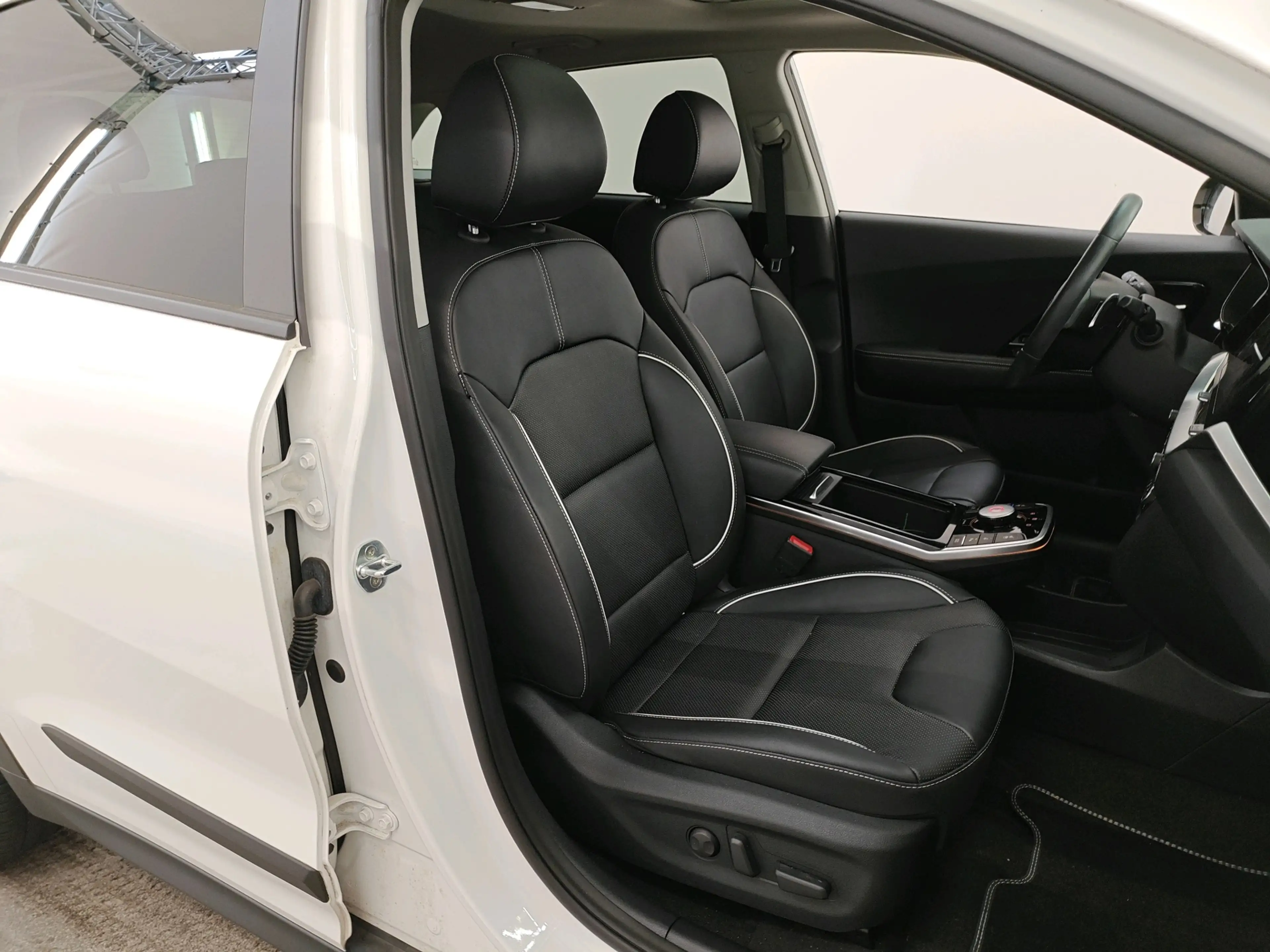 Kia e-Niro 64 kWh 204pk ExecutiveLine | SOH 98% | Schuifdak | — photo 7