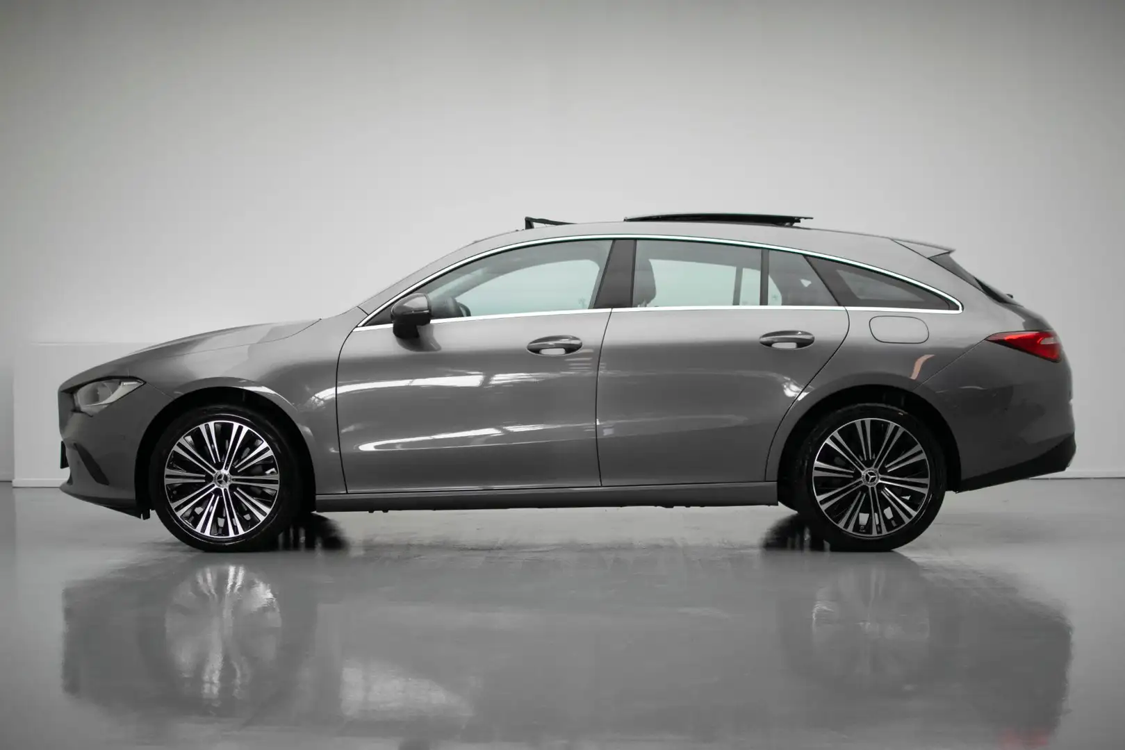 Mercedes-Benz CLA 250 Shooting Brake CLA250 e |Panorama|Leder|Dodehoek|C Grijs - 2