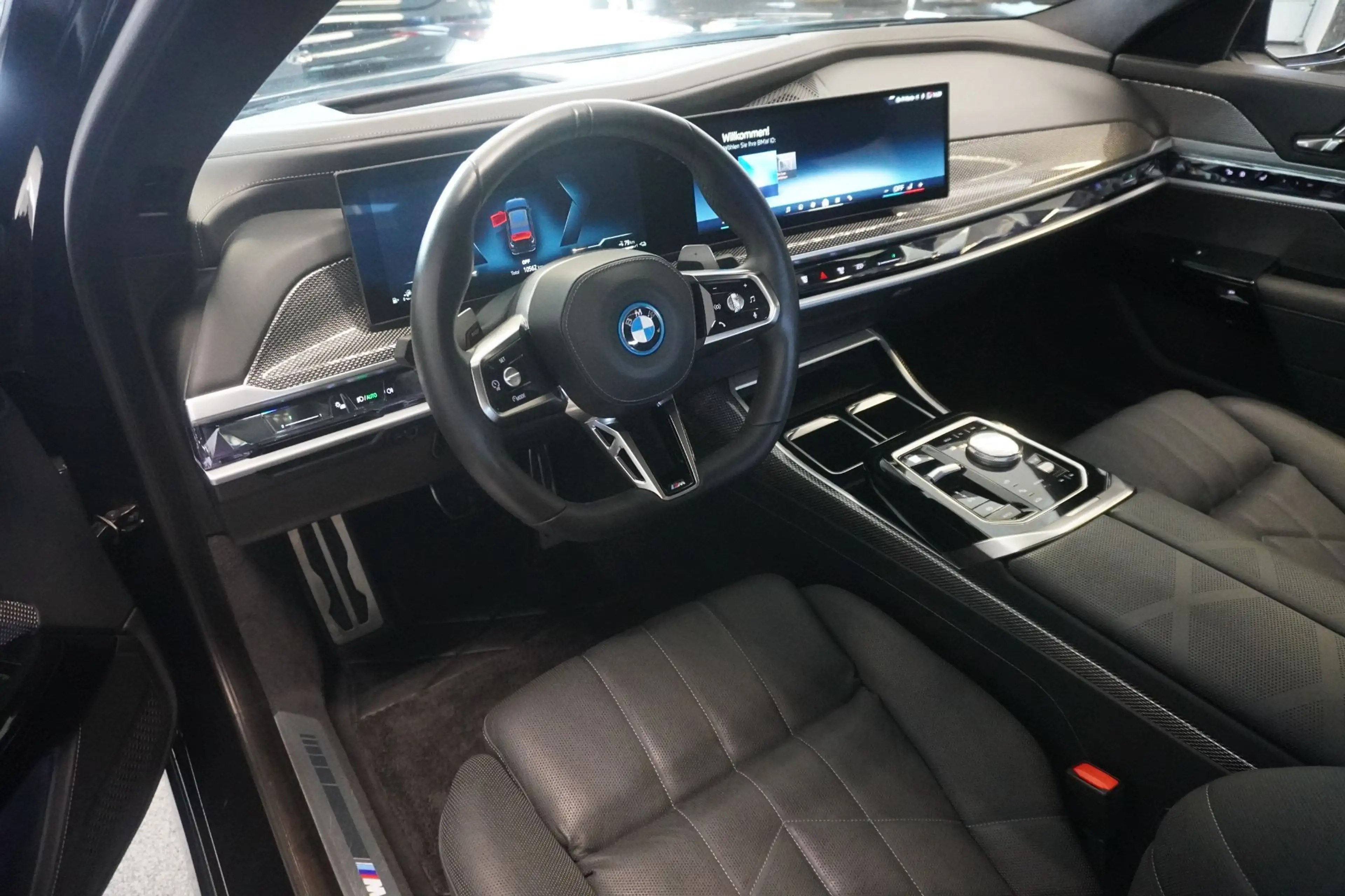 BMW 750 e xDrive M Sport/Panorama/B&W/Massage — photo 7