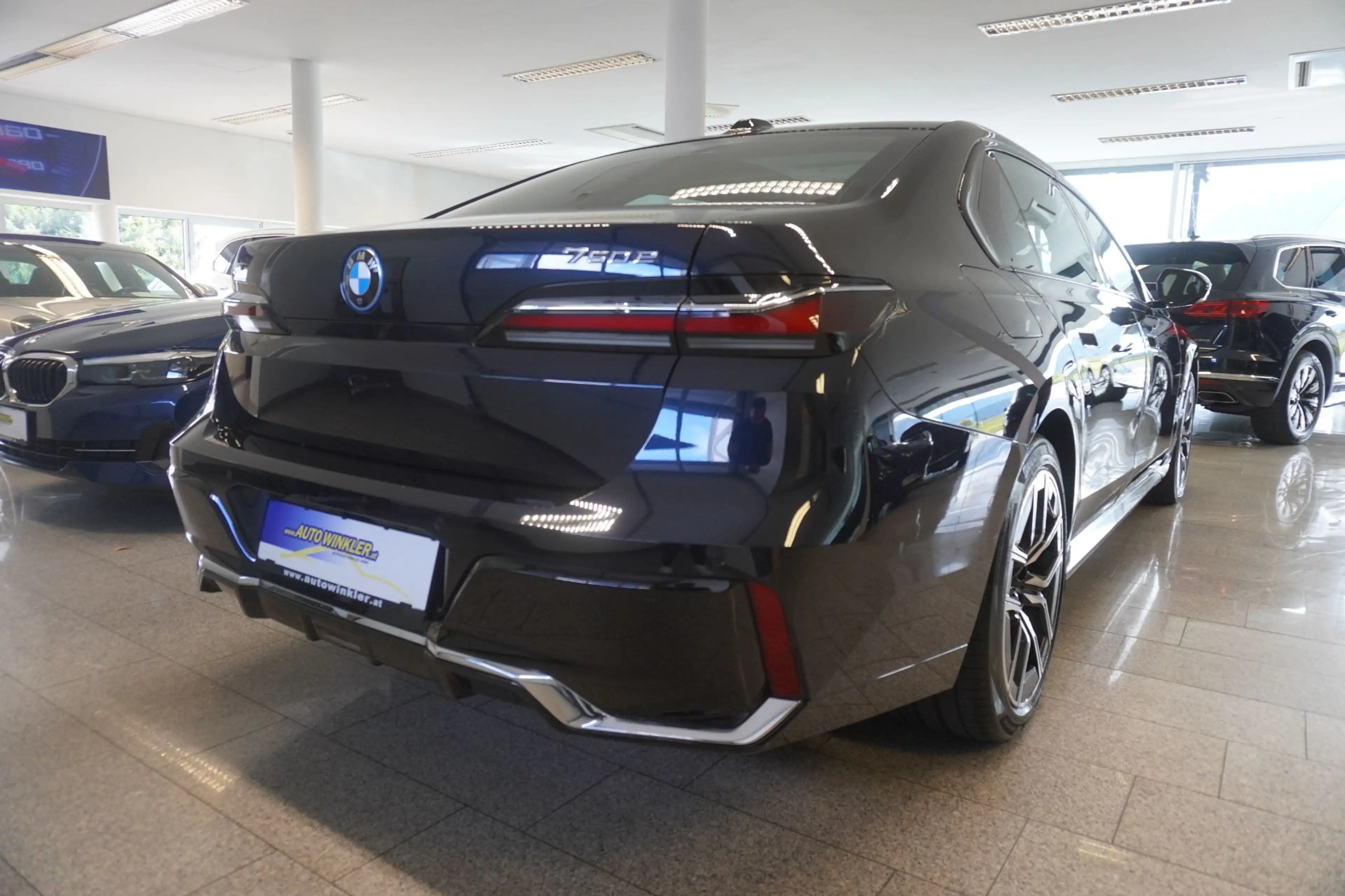 BMW 750 e xDrive M Sport/Panorama/B&W/Massage — photo 5
