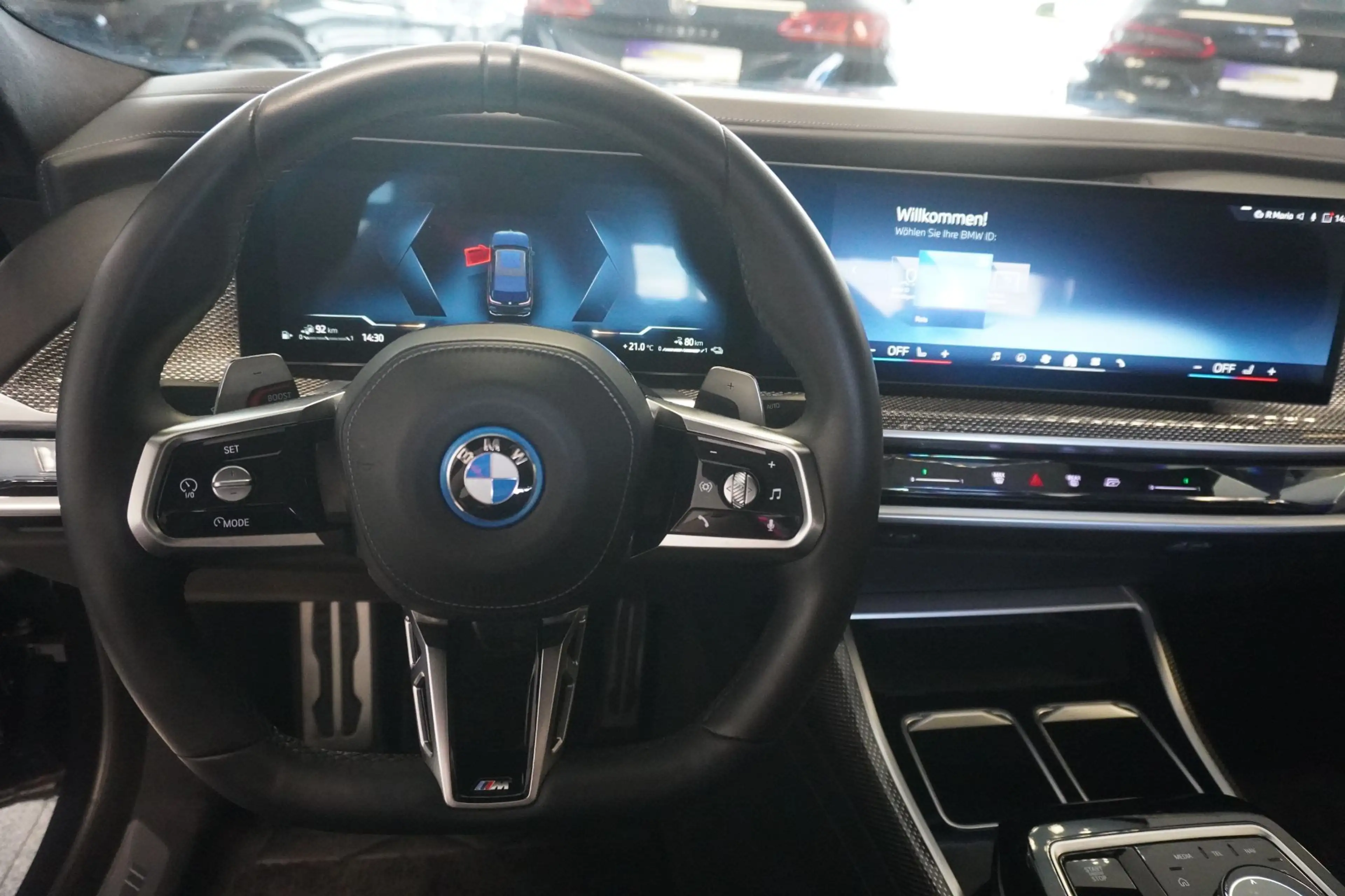 BMW 750 e xDrive M Sport/Panorama/B&W/Massage — photo 12