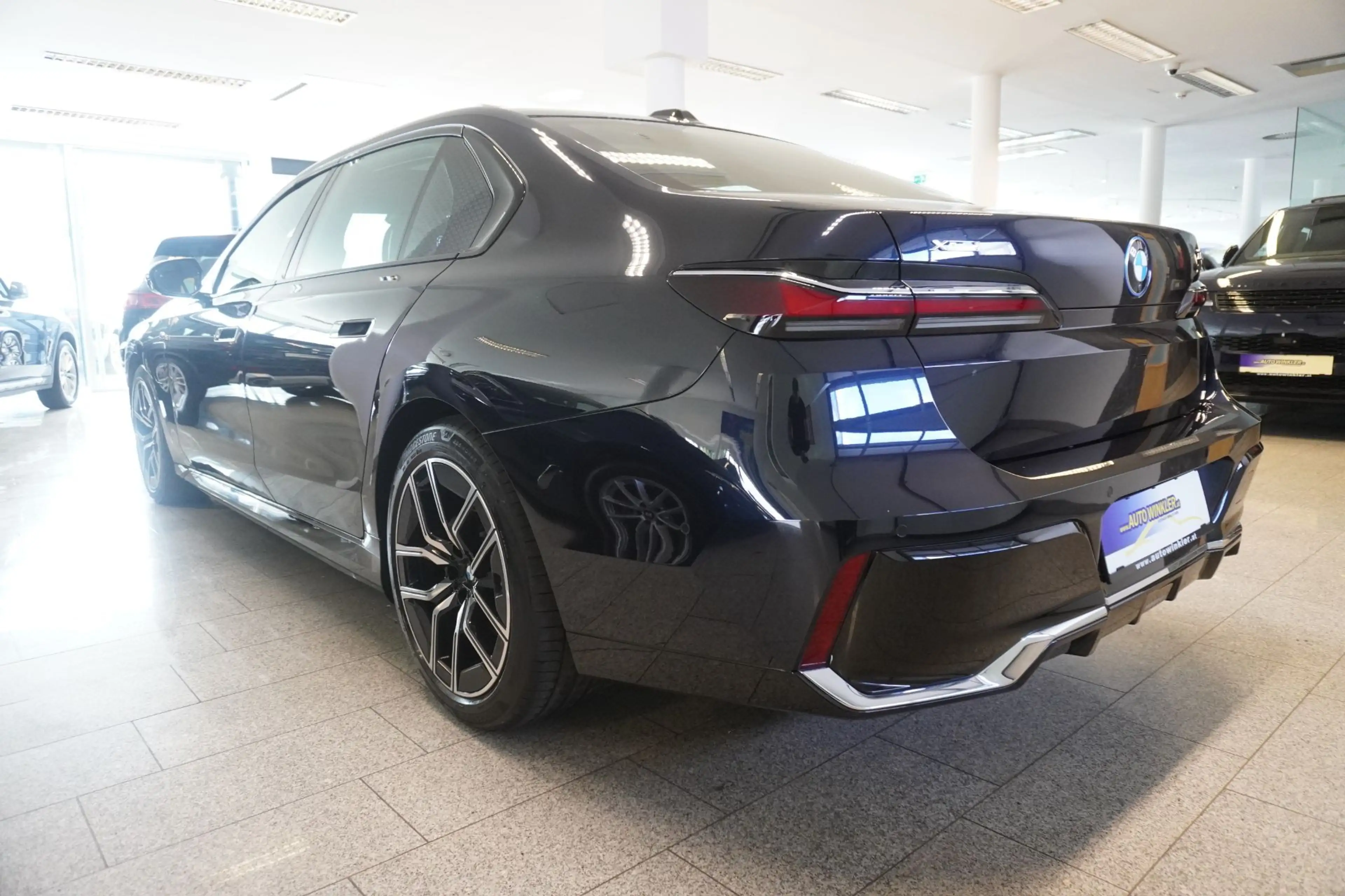BMW 750 e xDrive M Sport/Panorama/B&W/Massage — photo 4