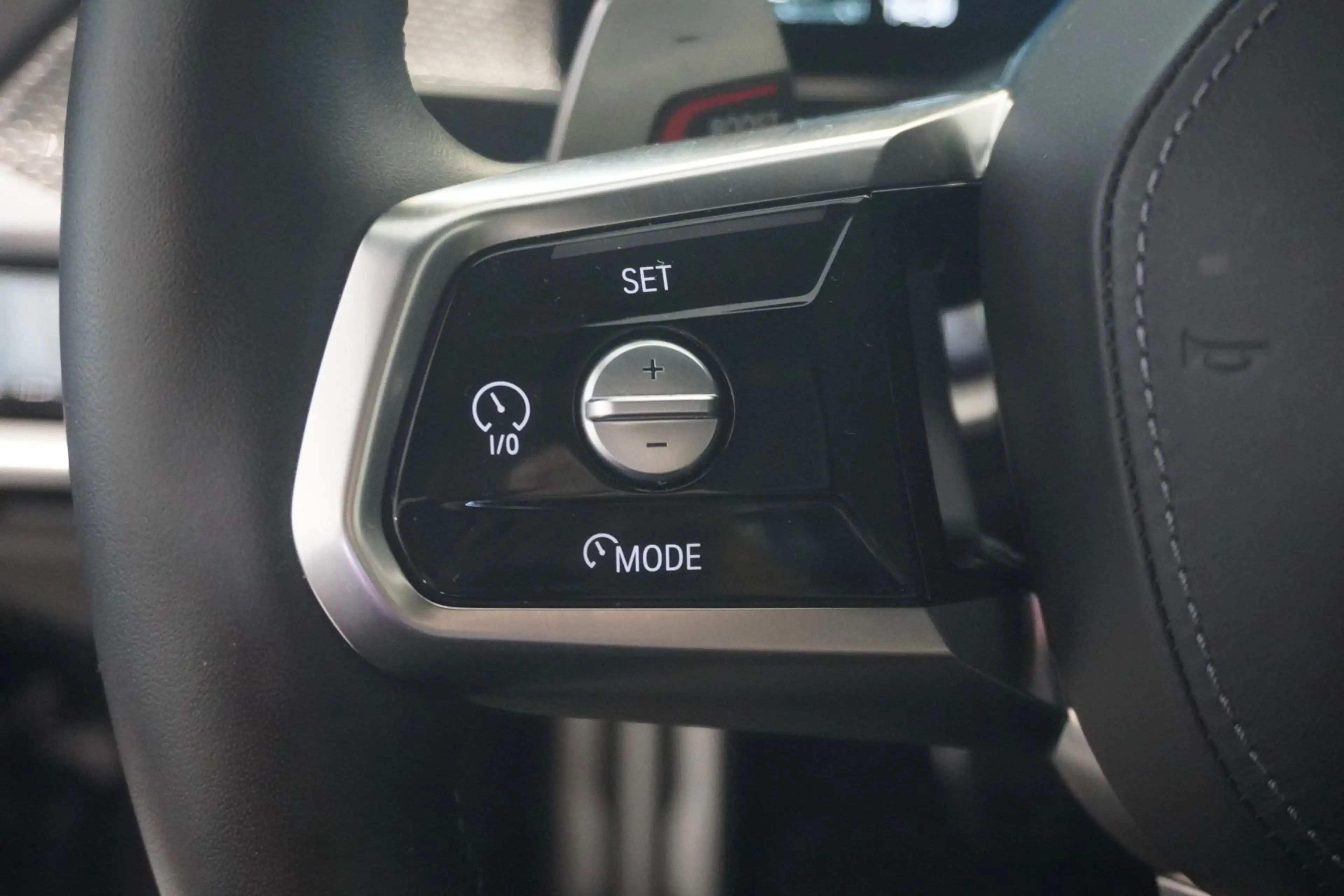 BMW 750 e xDrive M Sport/Panorama/B&W/Massage — photo 13