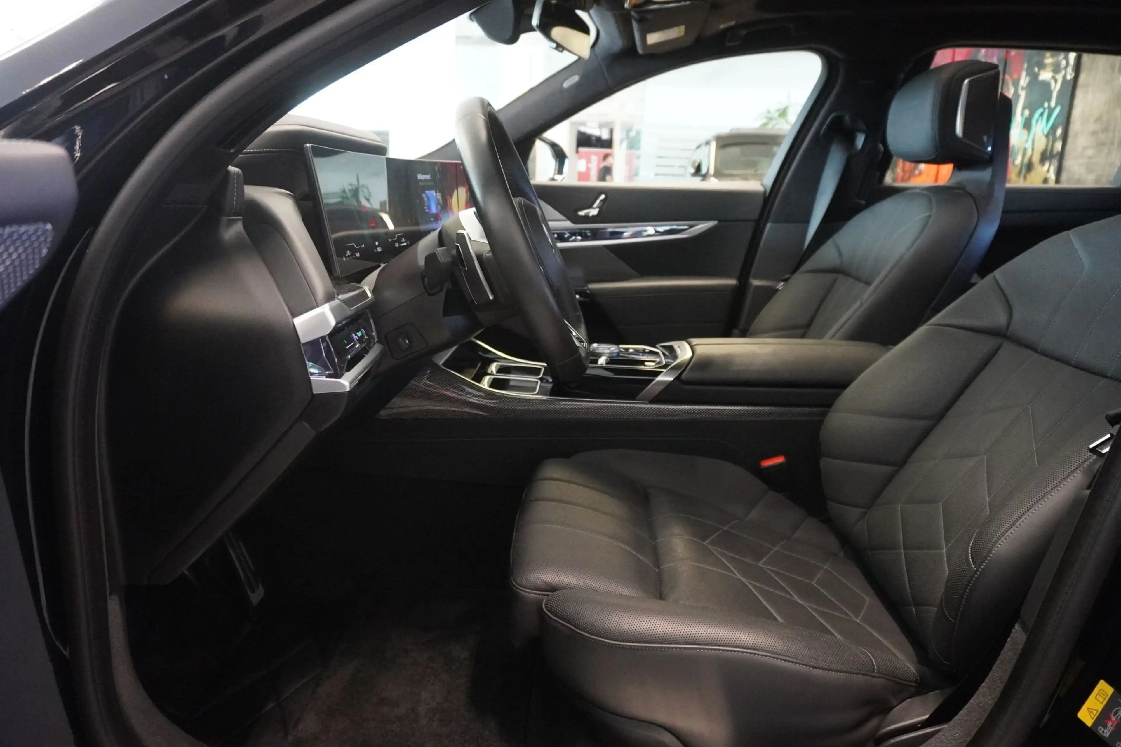 BMW 750 e xDrive M Sport/Panorama/B&W/Massage — photo 8