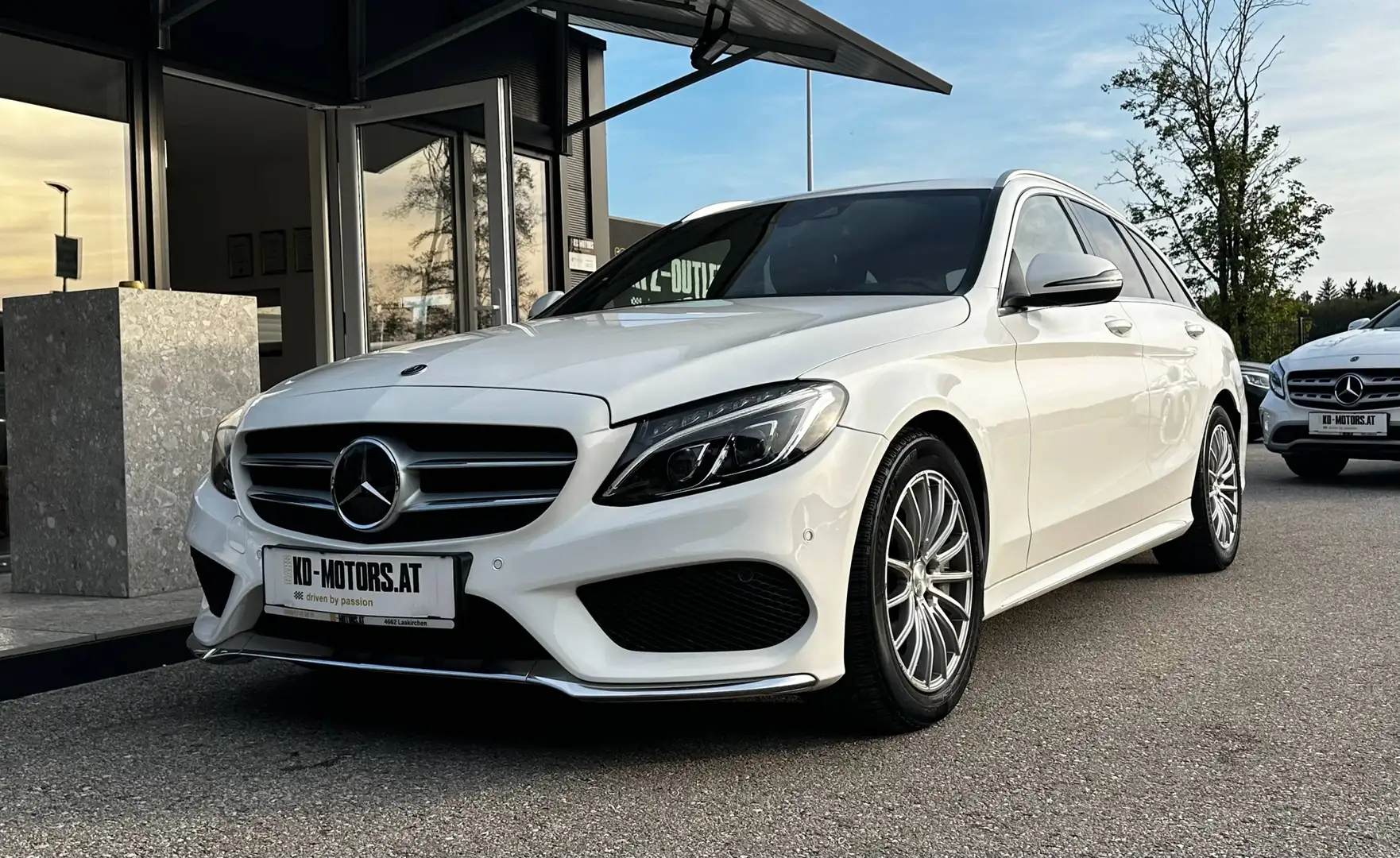 Mercedes-Benz C 220 d T Aut. *AMG-Line*1.Besitz*AHK*ACC*Leder*RFK* Weiß - 1