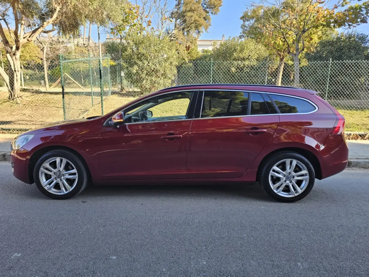 Volvo V60 D3 Momentum Aut. Mauve - 1