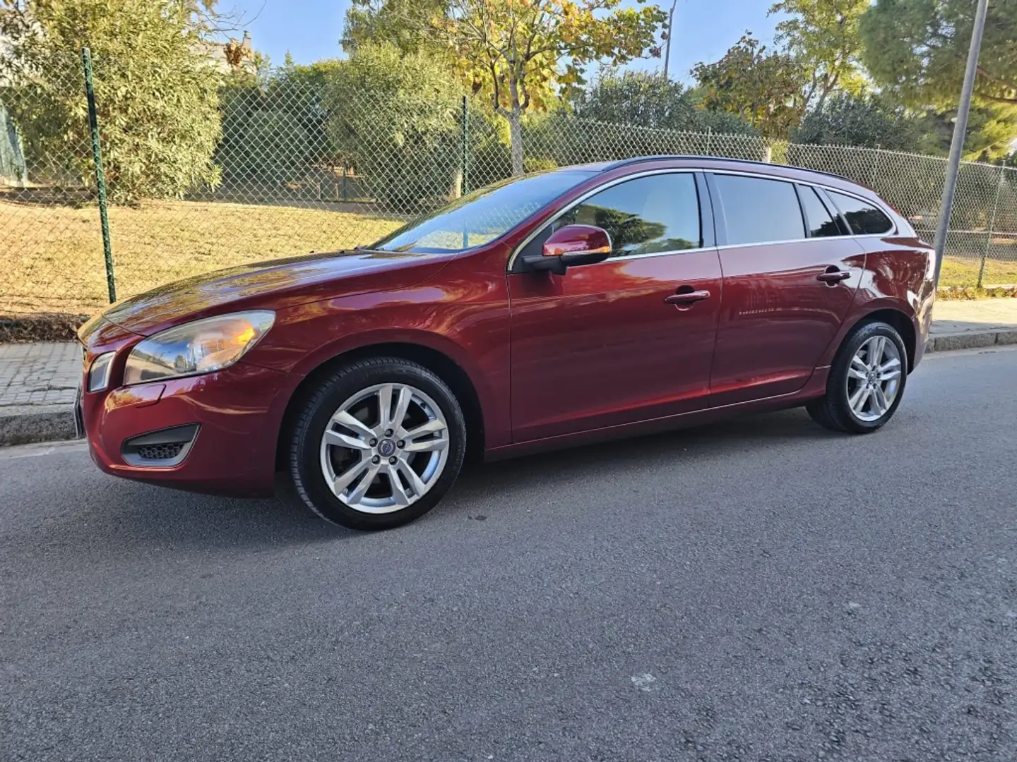 Volvo V60 D3 Momentum Aut. Mauve - 2