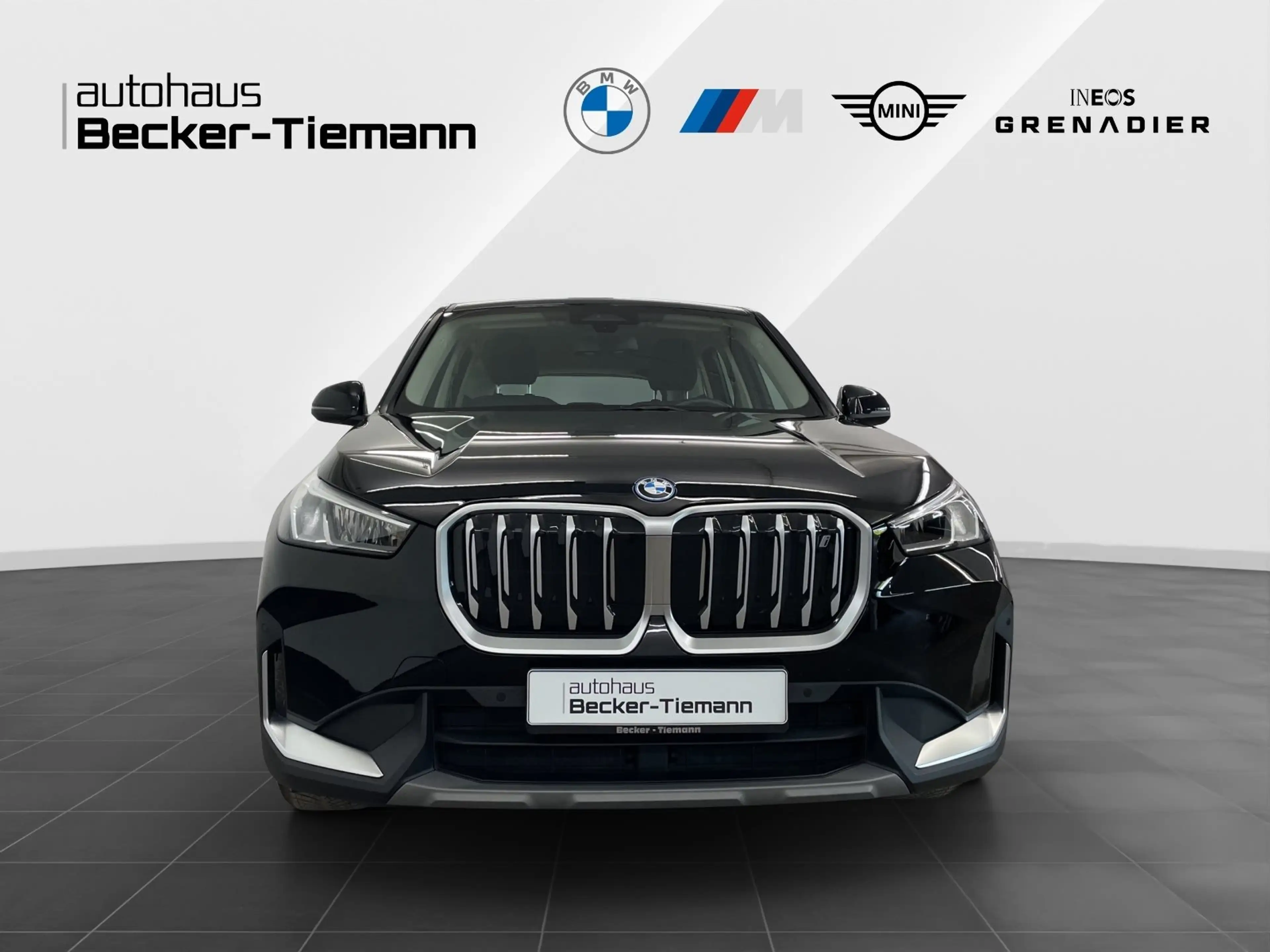 BMW iX 1 xDrive30 A,M Fahrwerk,AHK,SHZ,Parkassistenz,etc. — photo 2