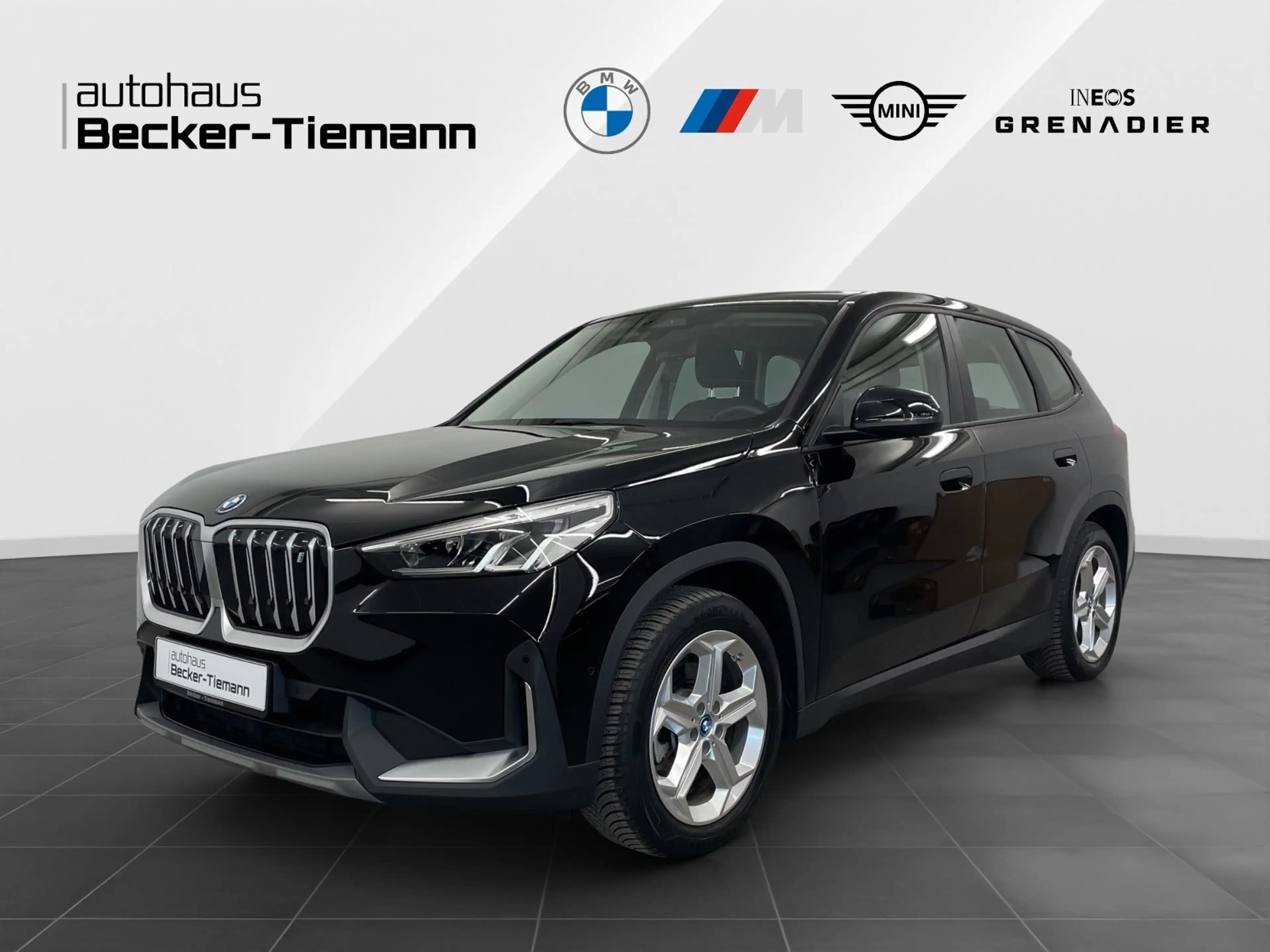 BMW iX 1 xDrive30 A,M Fahrwerk,AHK,SHZ,Parkassistenz,etc.