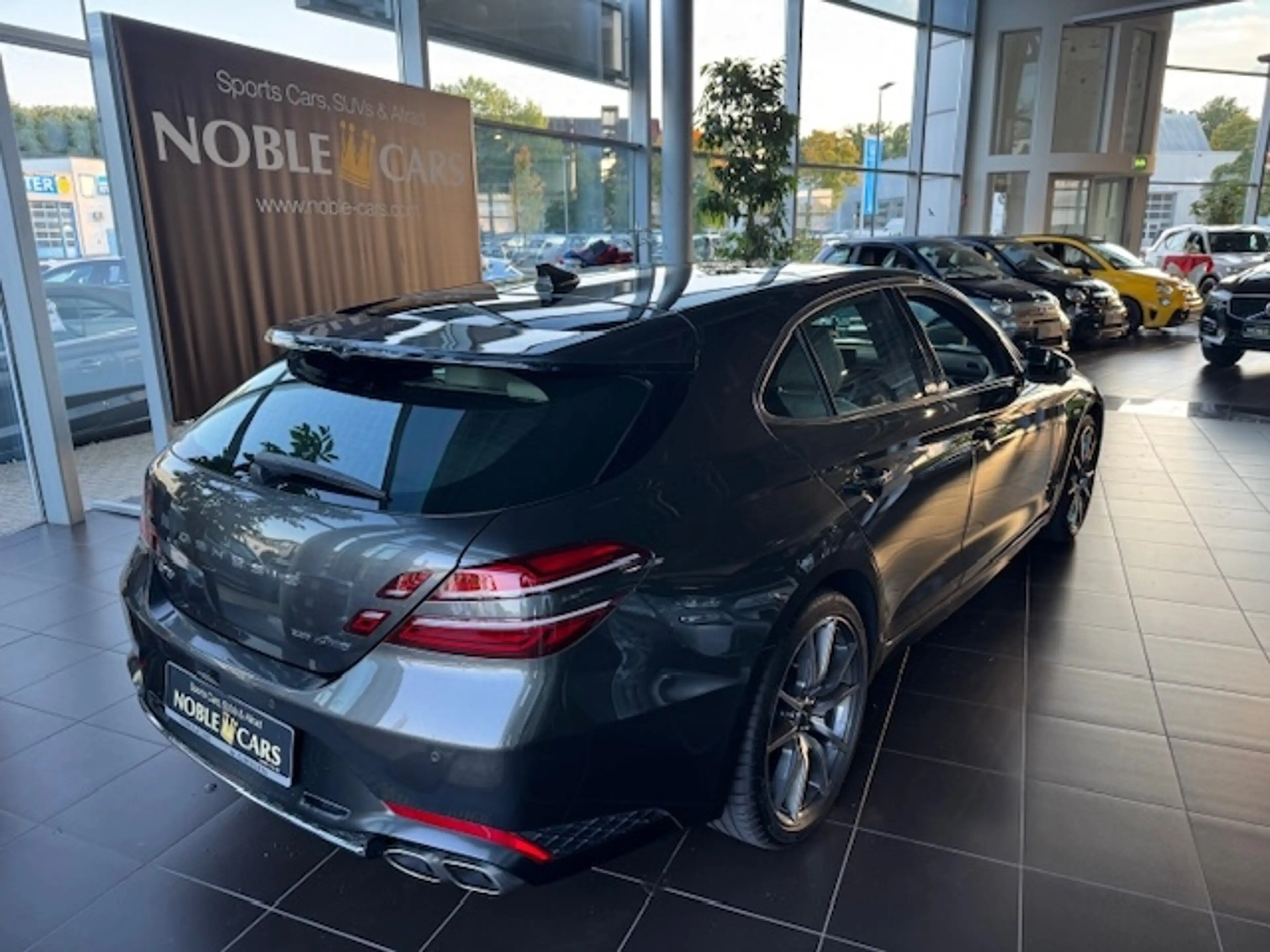 Genesis G70 Shooting Brake Luxury AWD PANO 360° HUD — photo 12