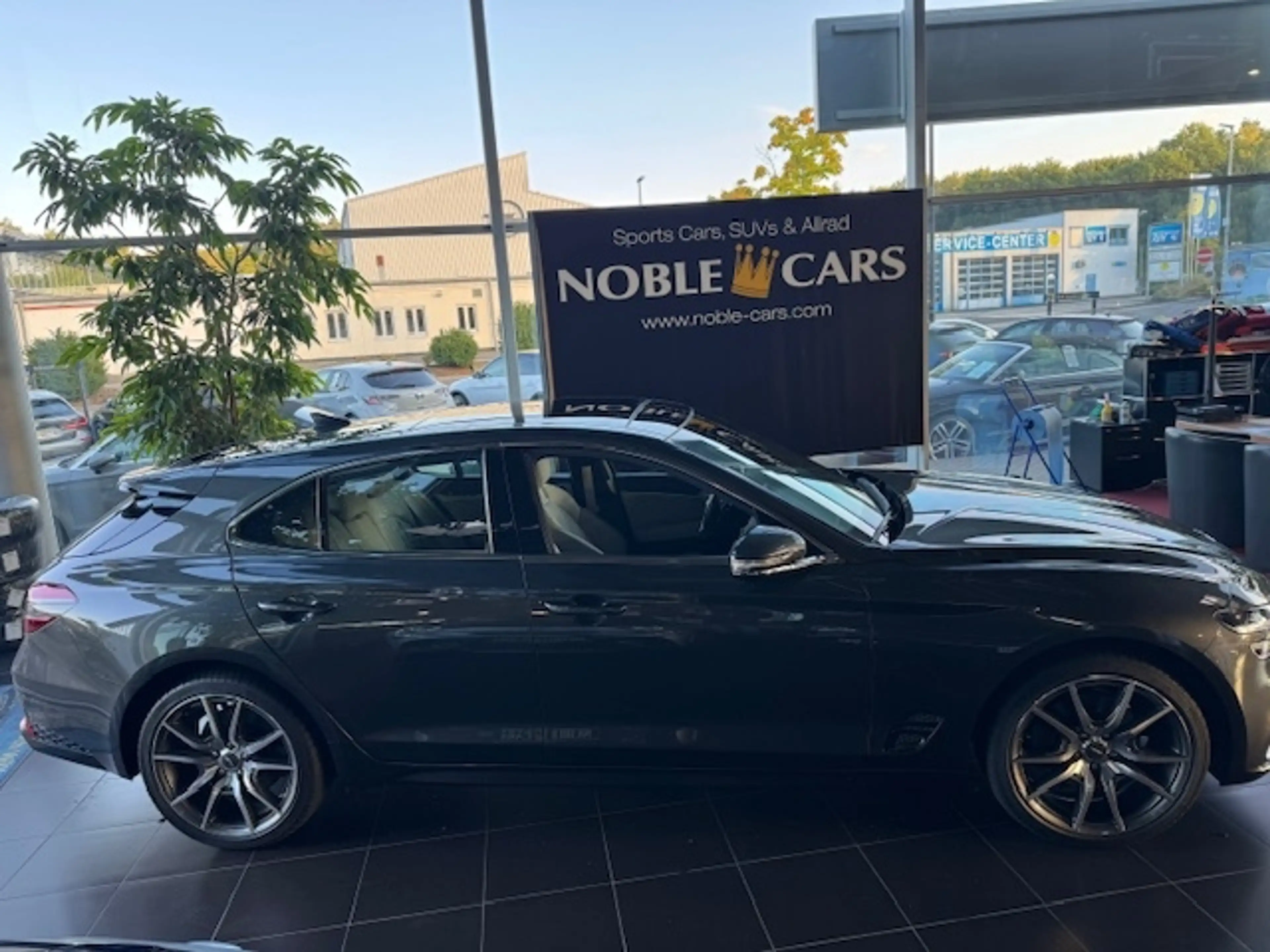 Genesis G70 Shooting Brake Luxury AWD PANO 360° HUD — photo 13