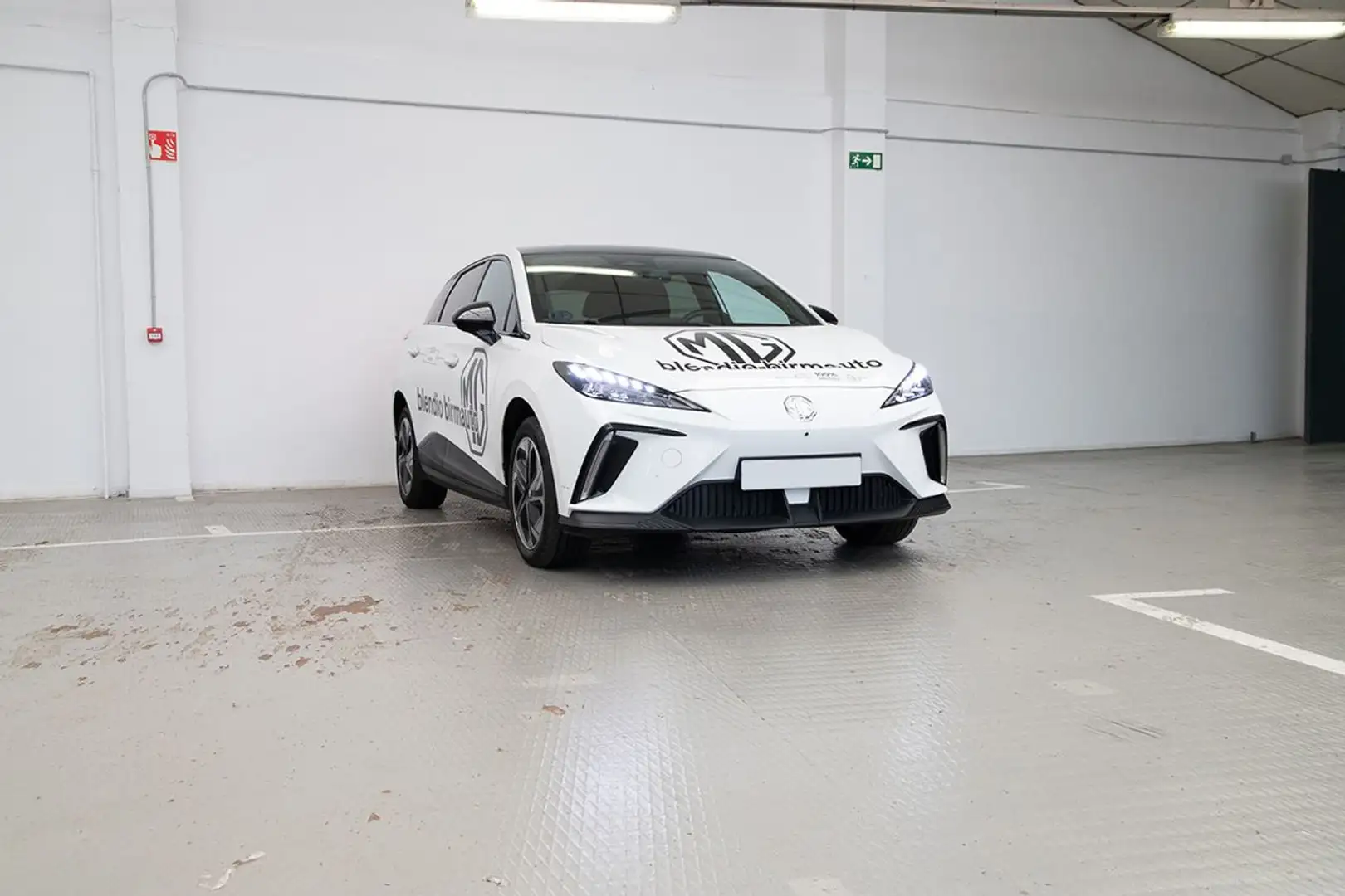 MG MG4 BEV 64KWH LUXURY 204 5P Blanco - 2
