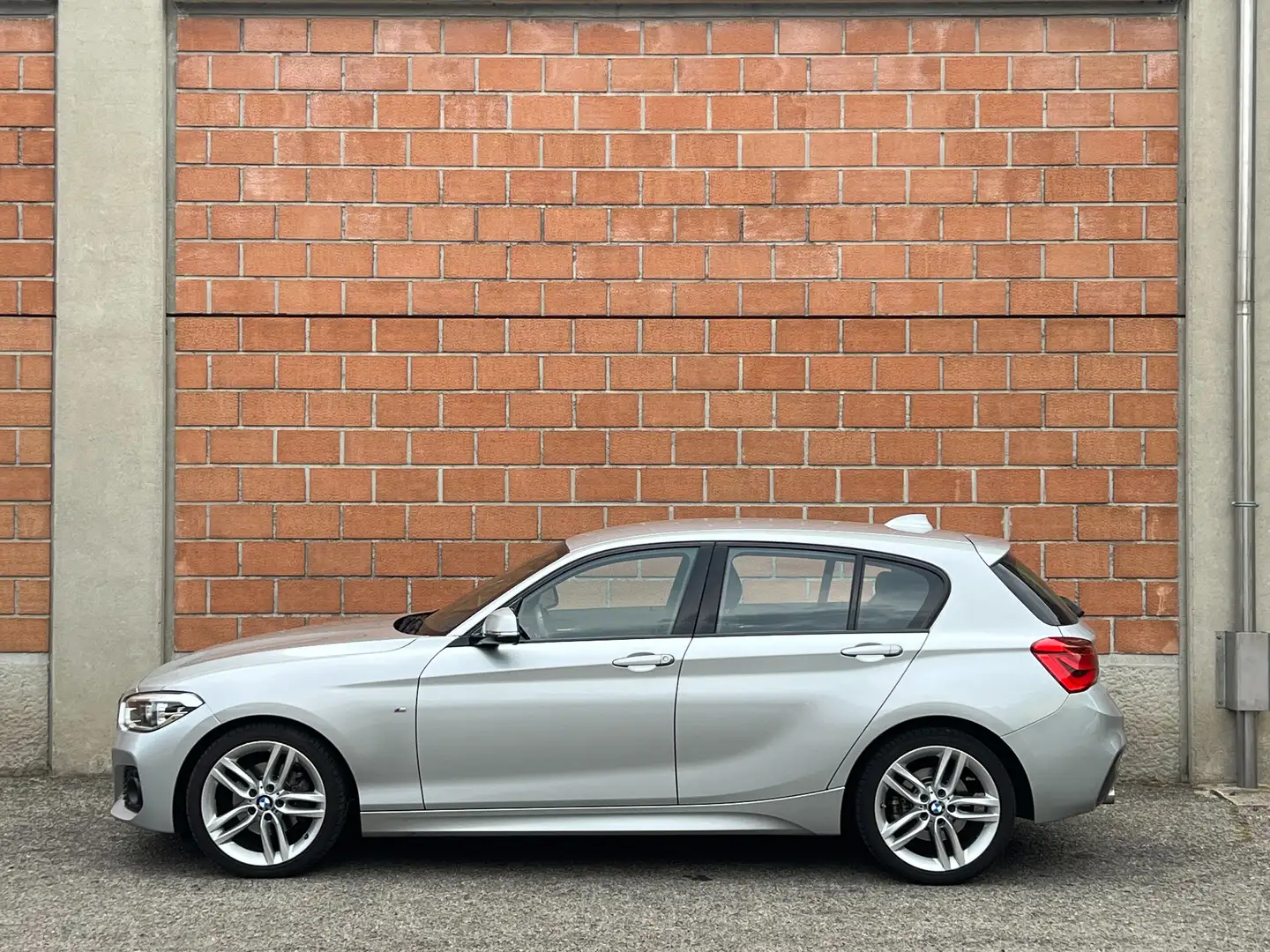 BMW 120 Serie 1 F/20-21 2015 120d xdrive Msport 5p auto Plateado - 2